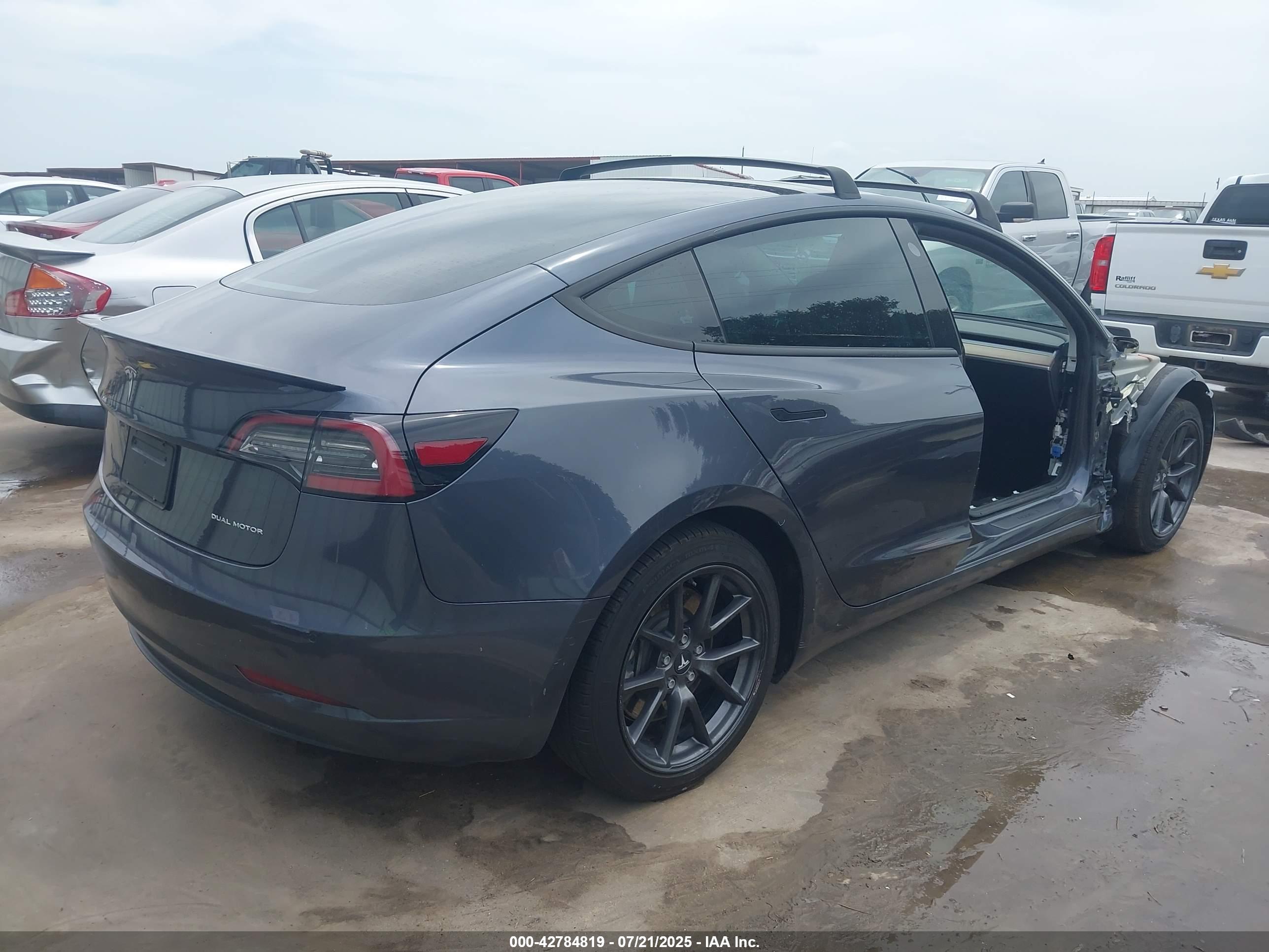 TESLA MODEL image 4