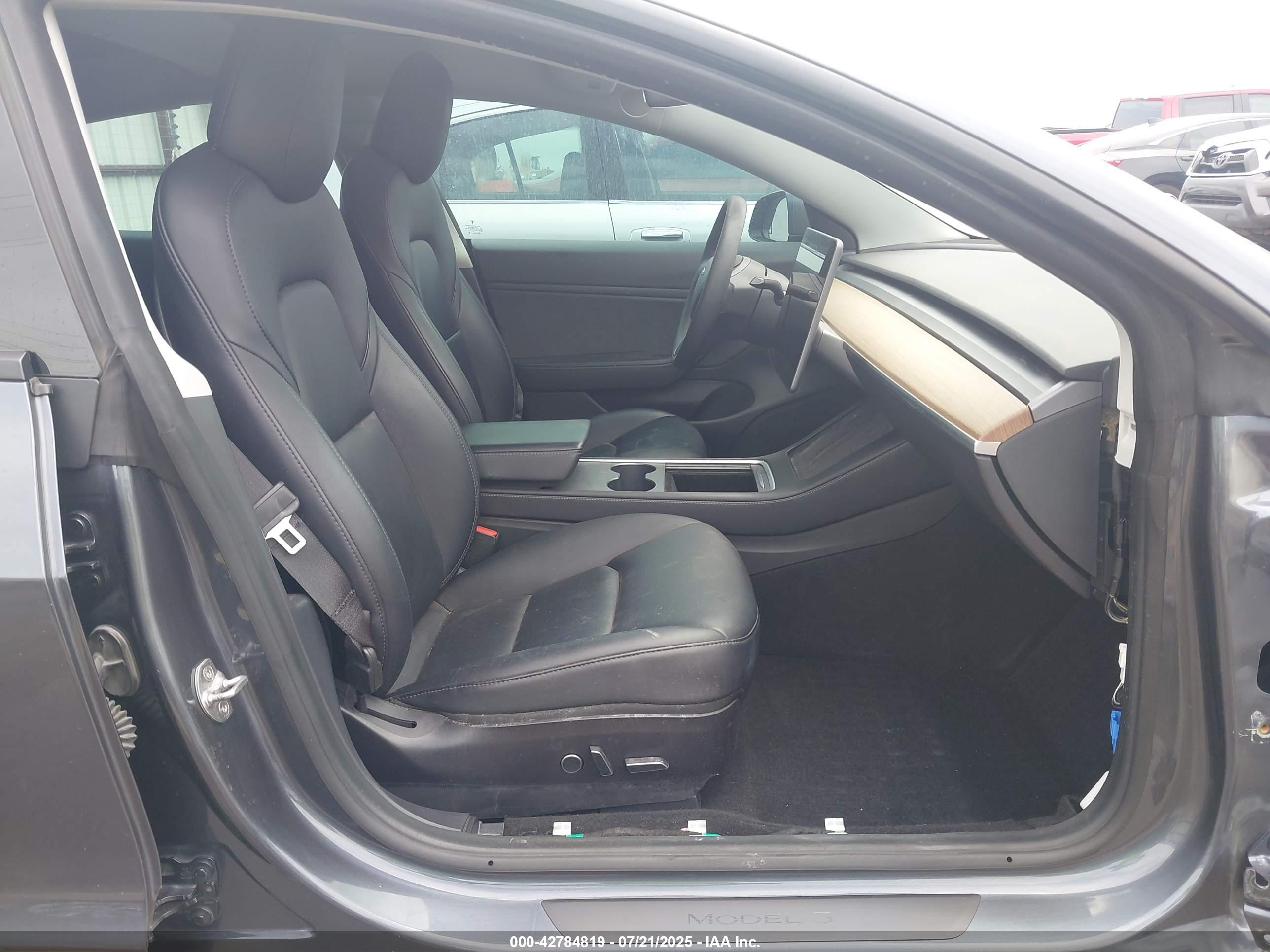TESLA MODEL image 5