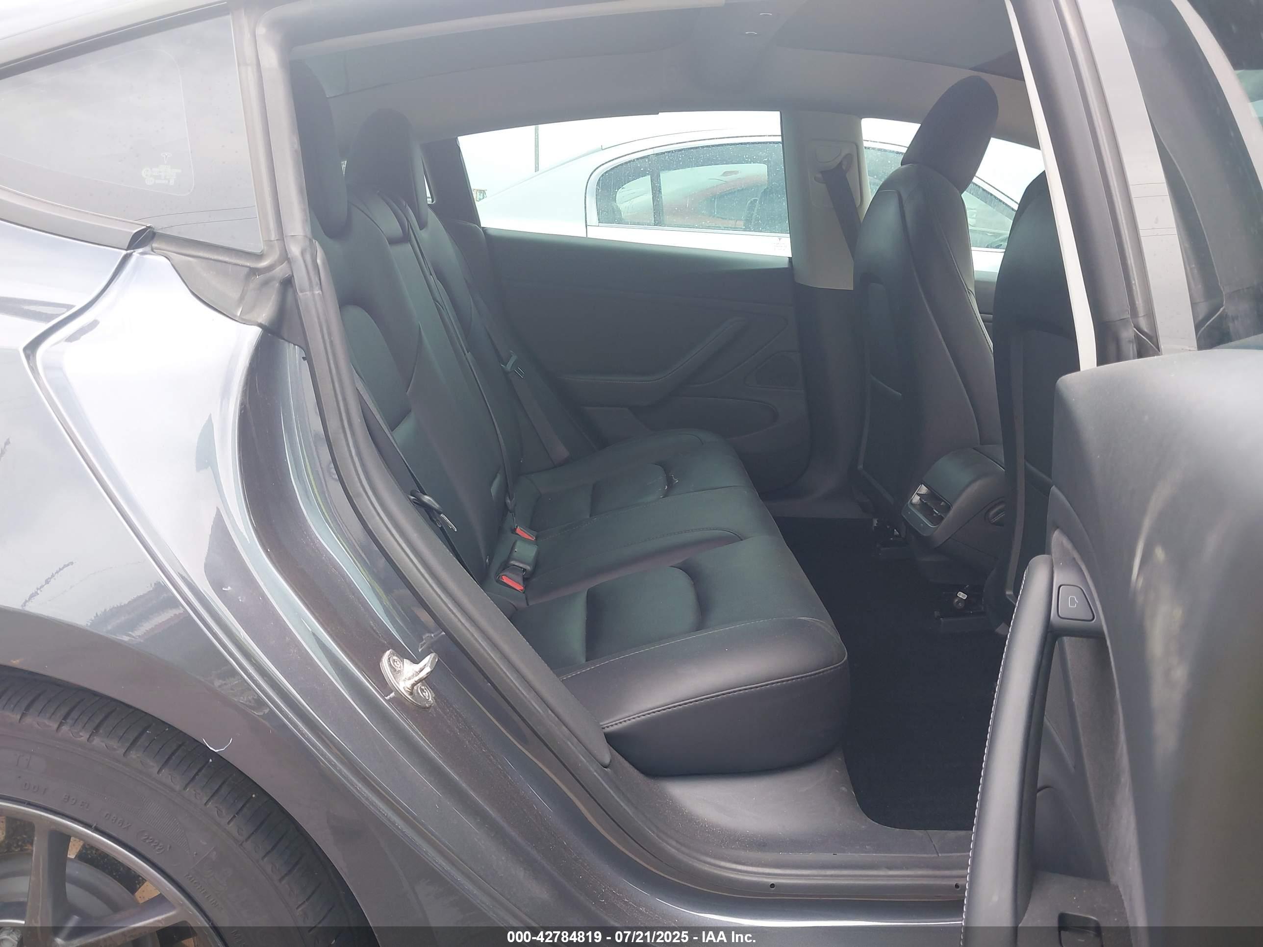 TESLA MODEL image 8