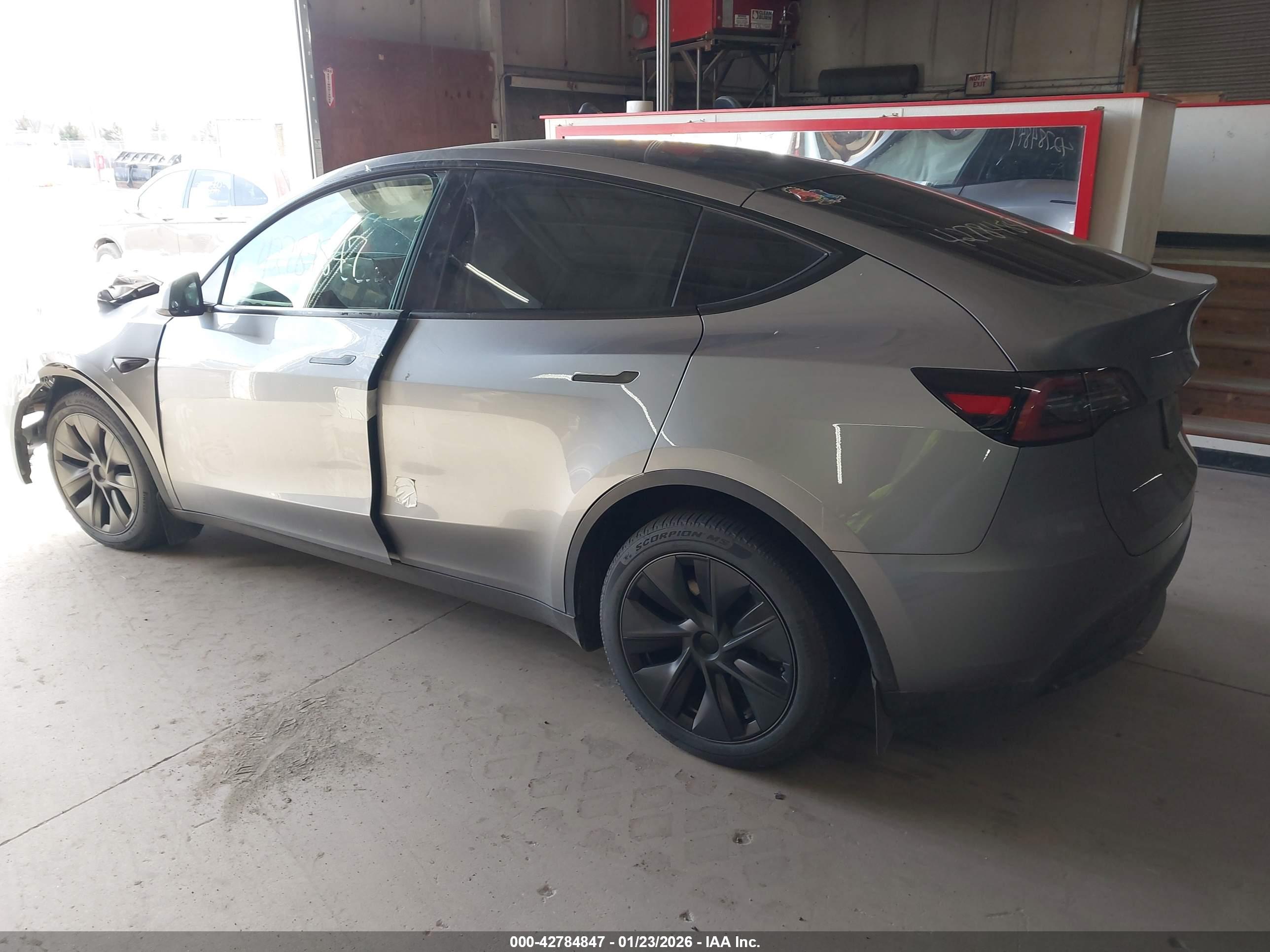 TESLA MODEL image 3