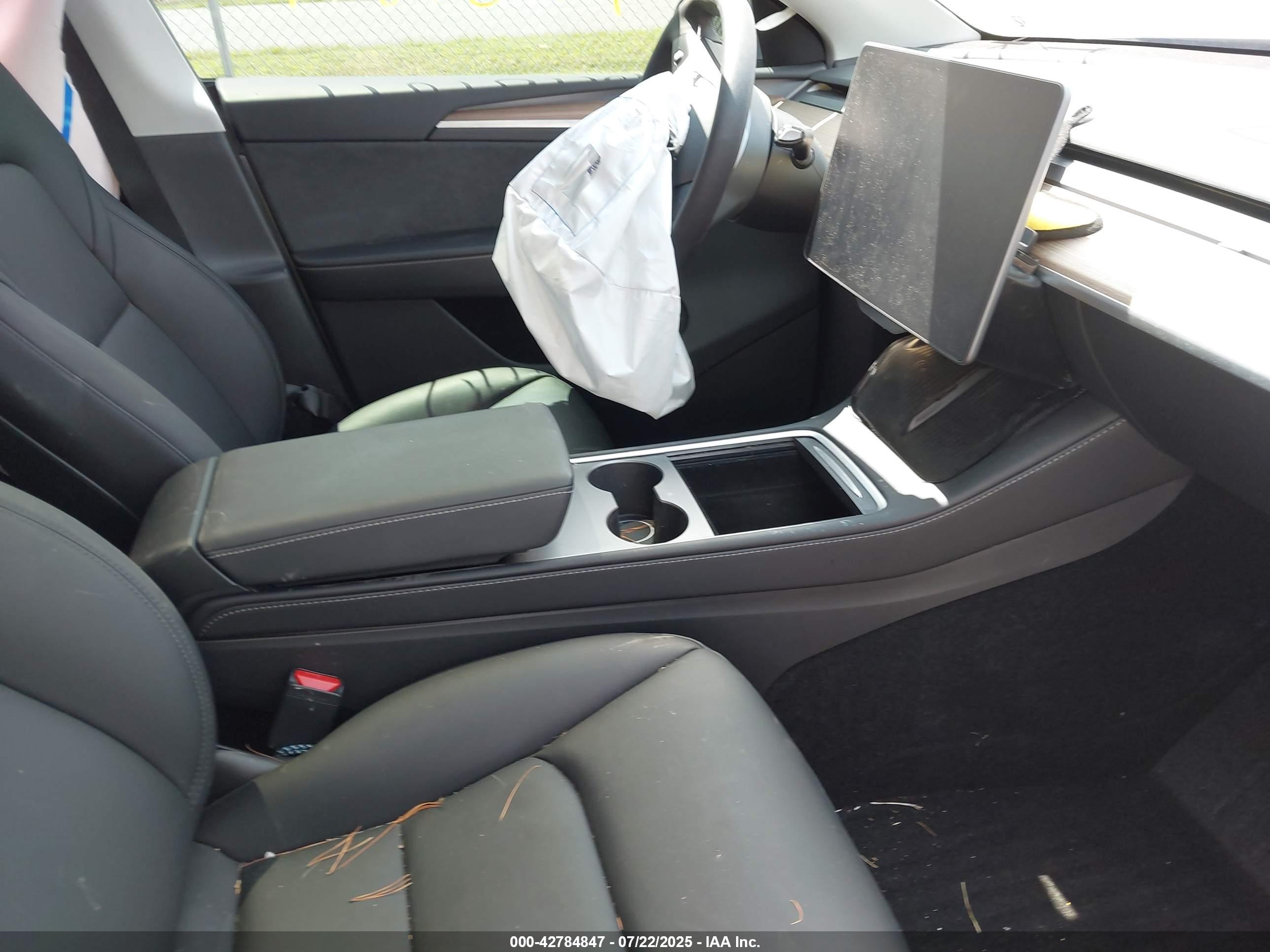 TESLA MODEL image 5
