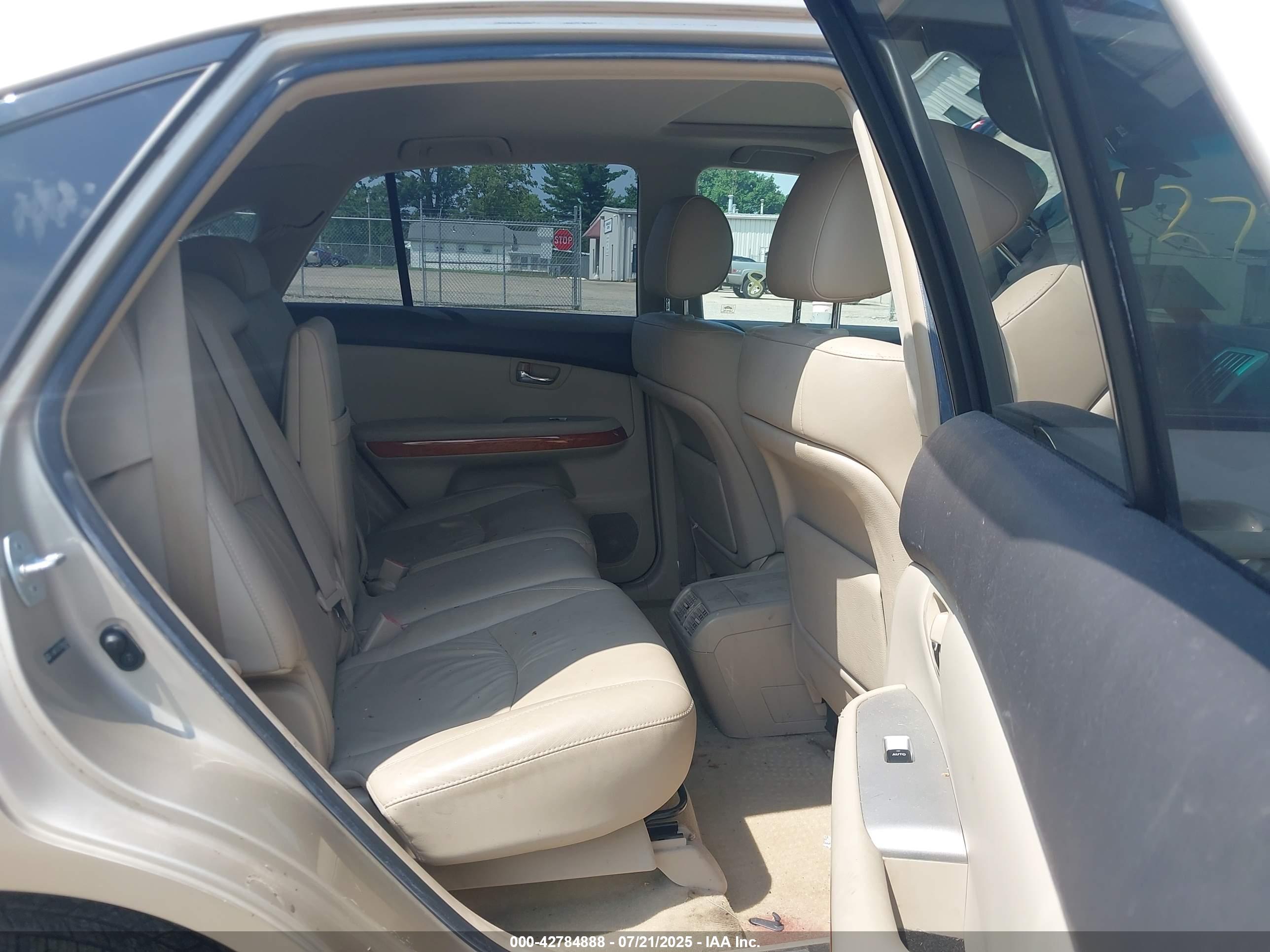 LEXUS RX image 8