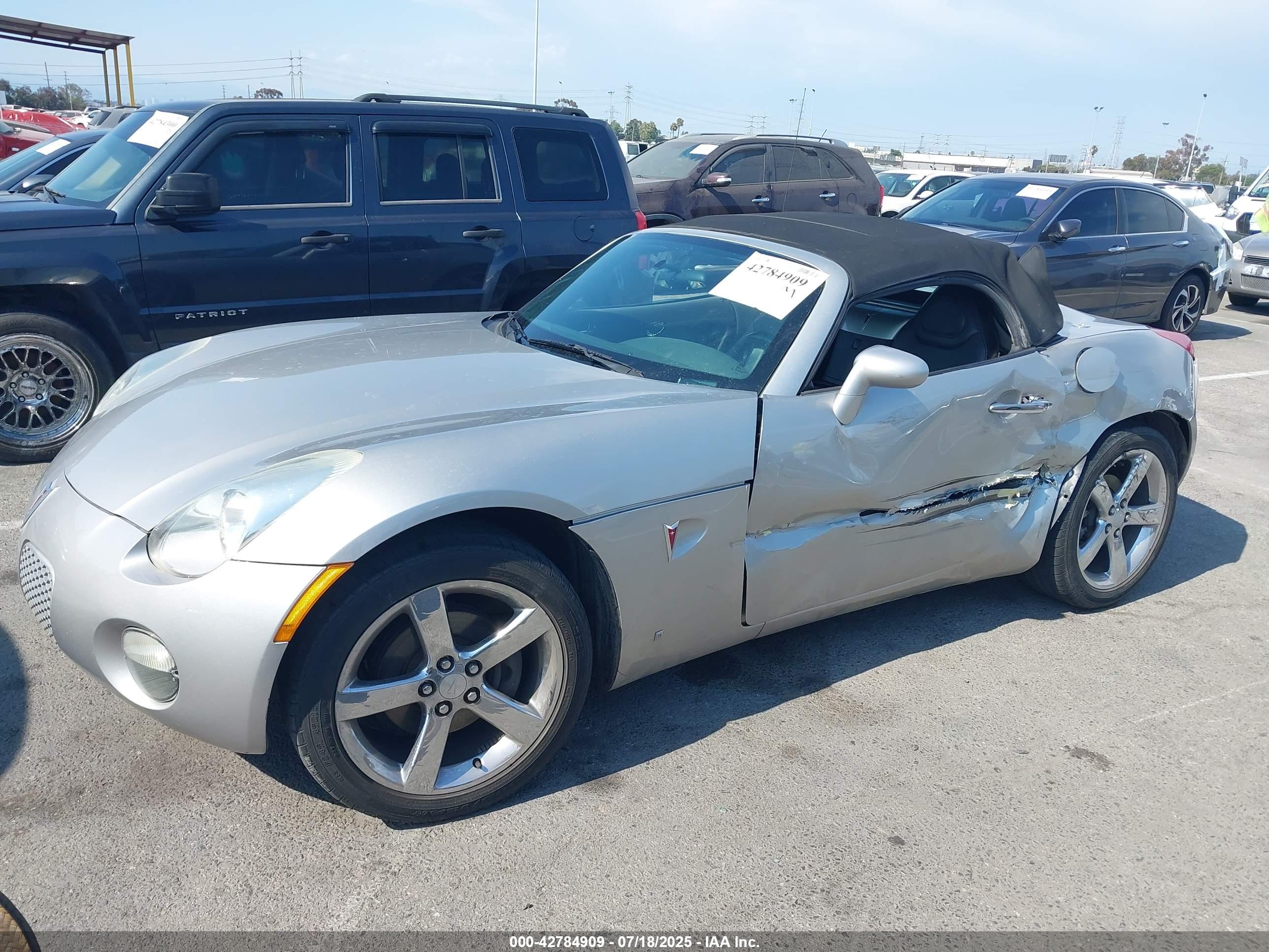 PONTIAC SOLSTICE image 2