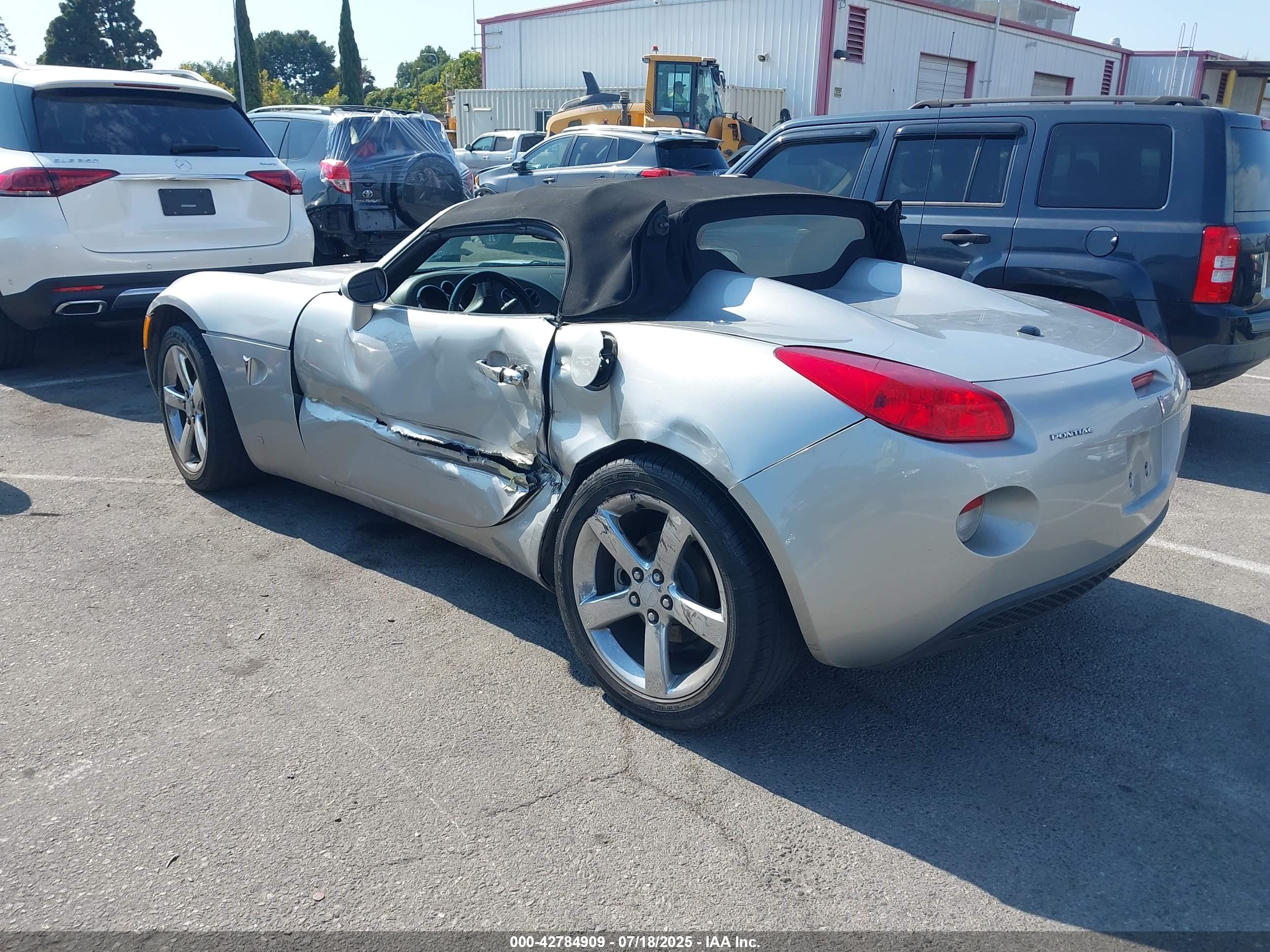 PONTIAC SOLSTICE image 3