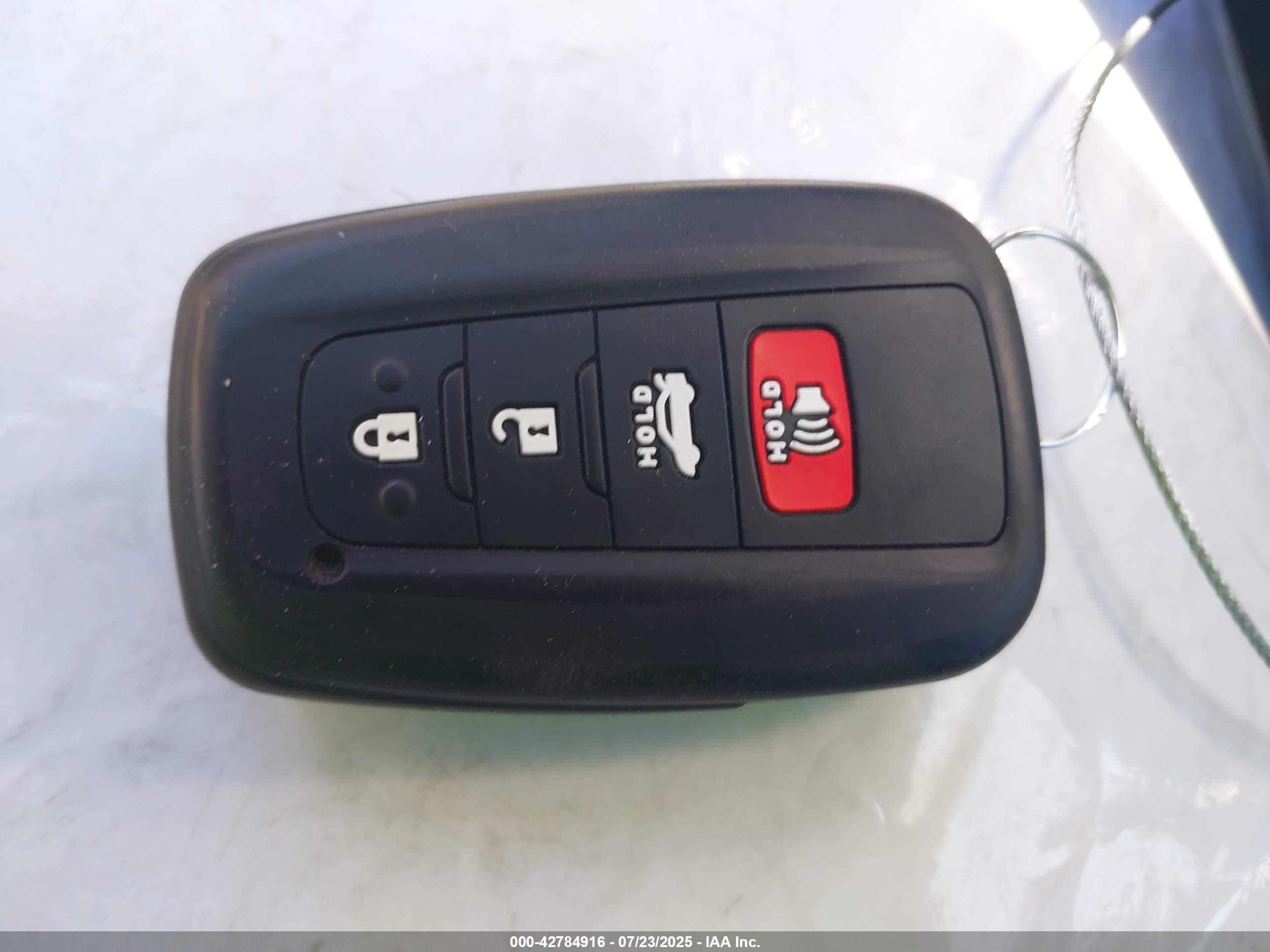 TOYOTA CAMRY image 11
