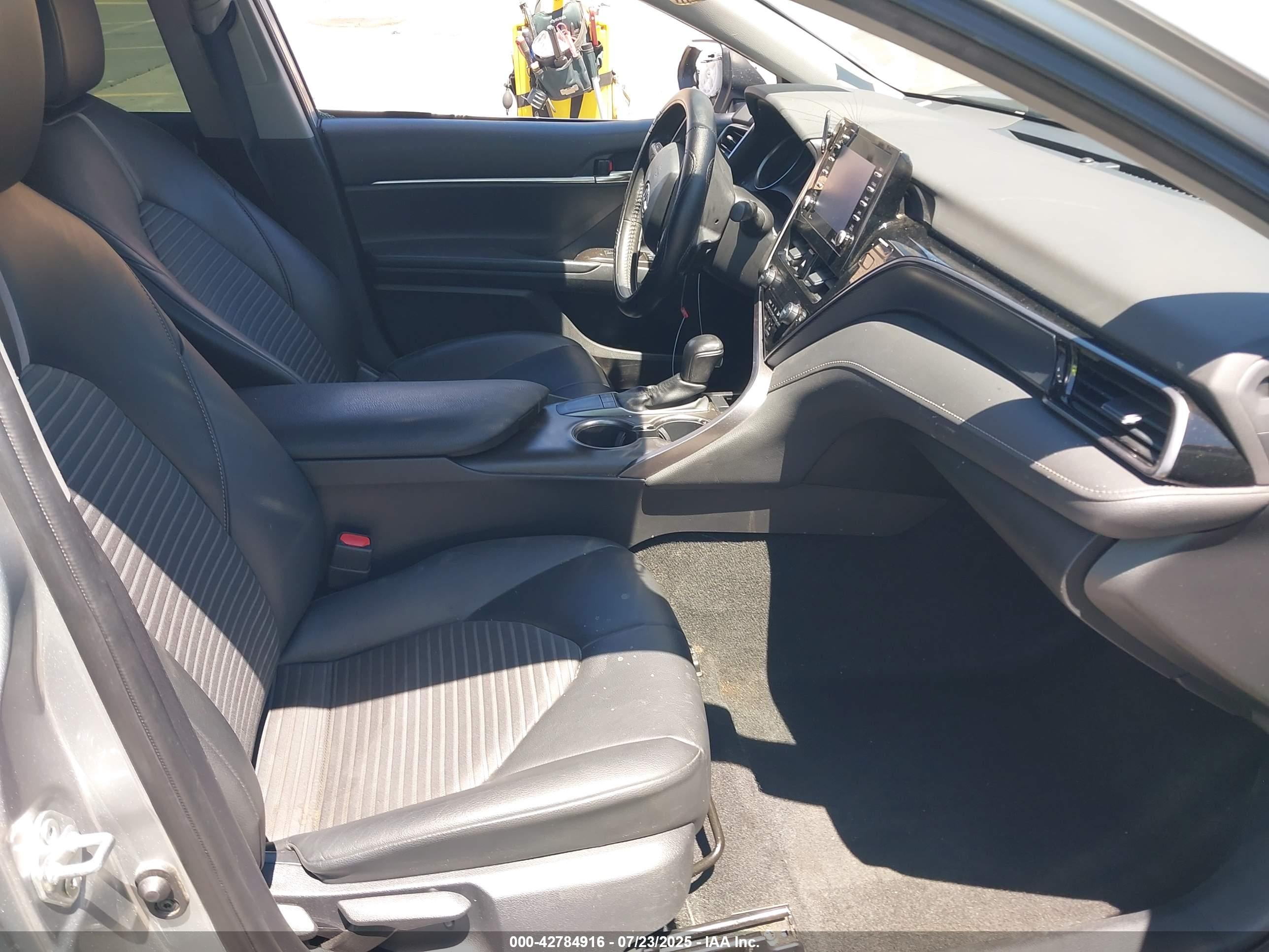 TOYOTA CAMRY image 5