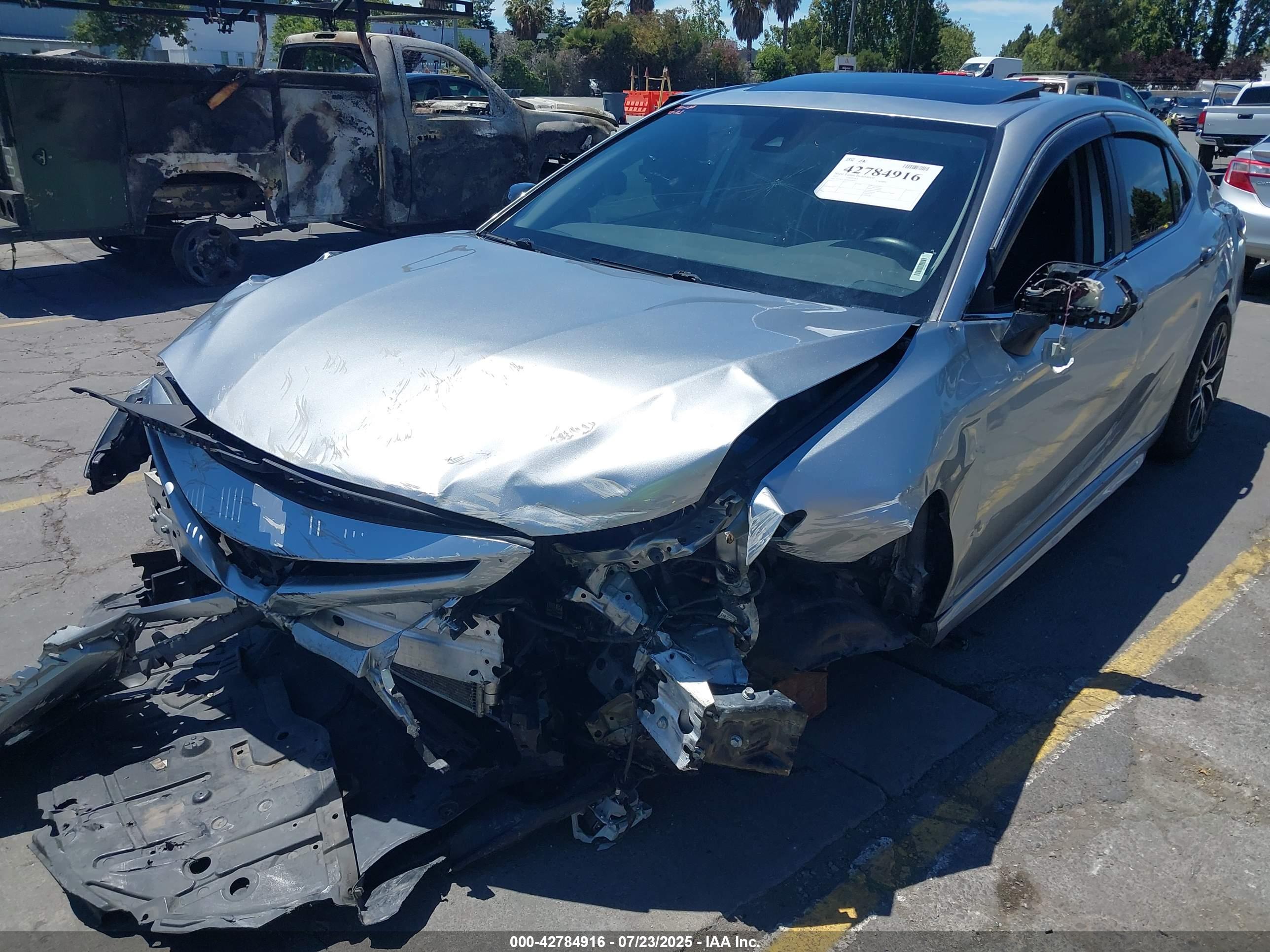 TOYOTA CAMRY image 6