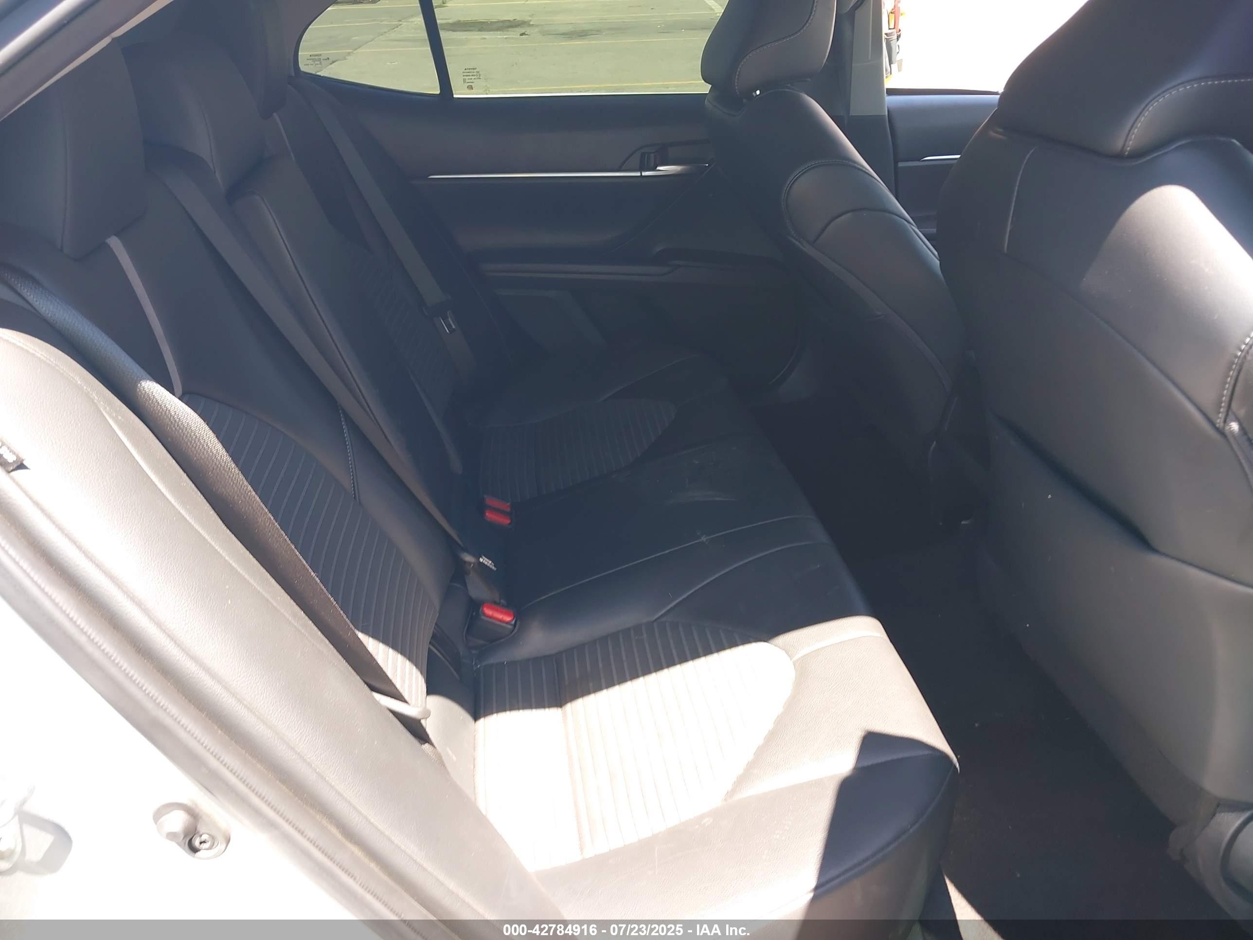 TOYOTA CAMRY image 8