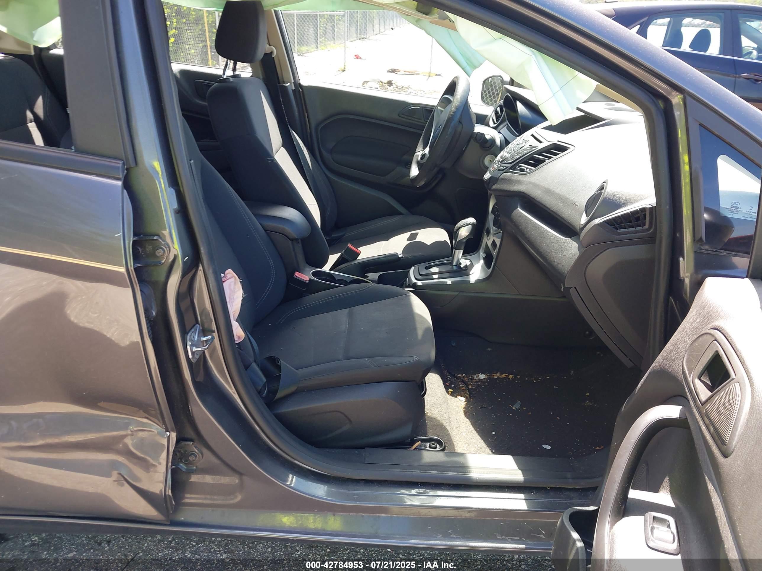 FORD FIESTA image 5
