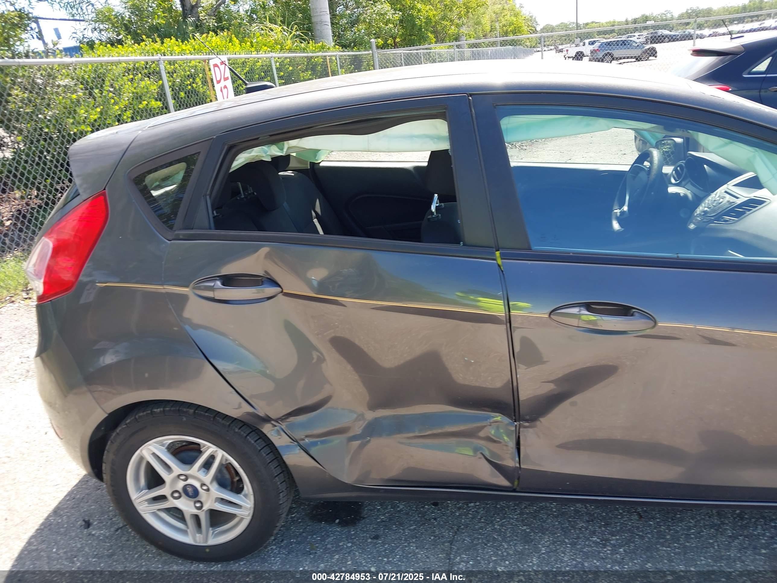 FORD FIESTA image 6