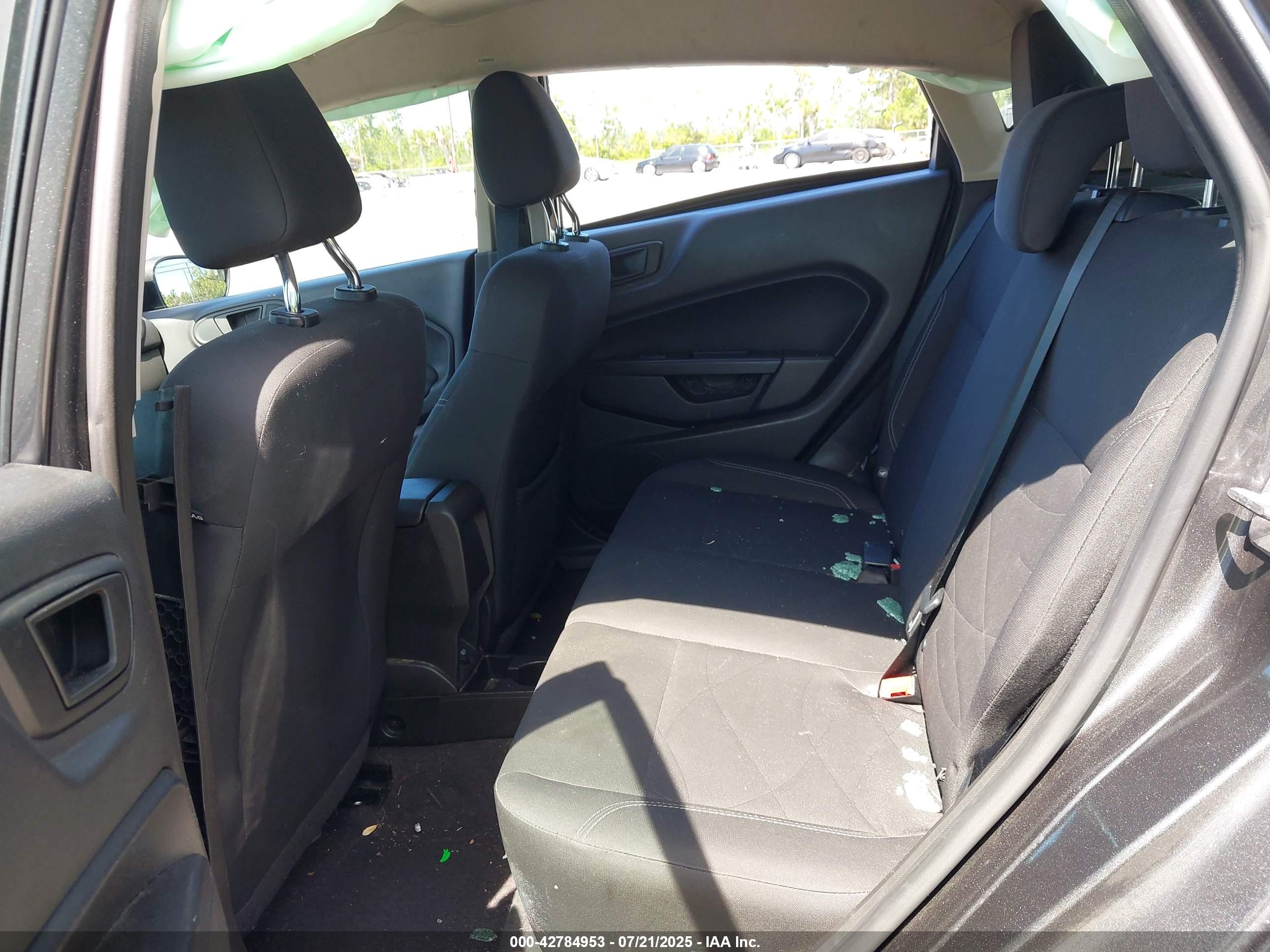 FORD FIESTA image 8