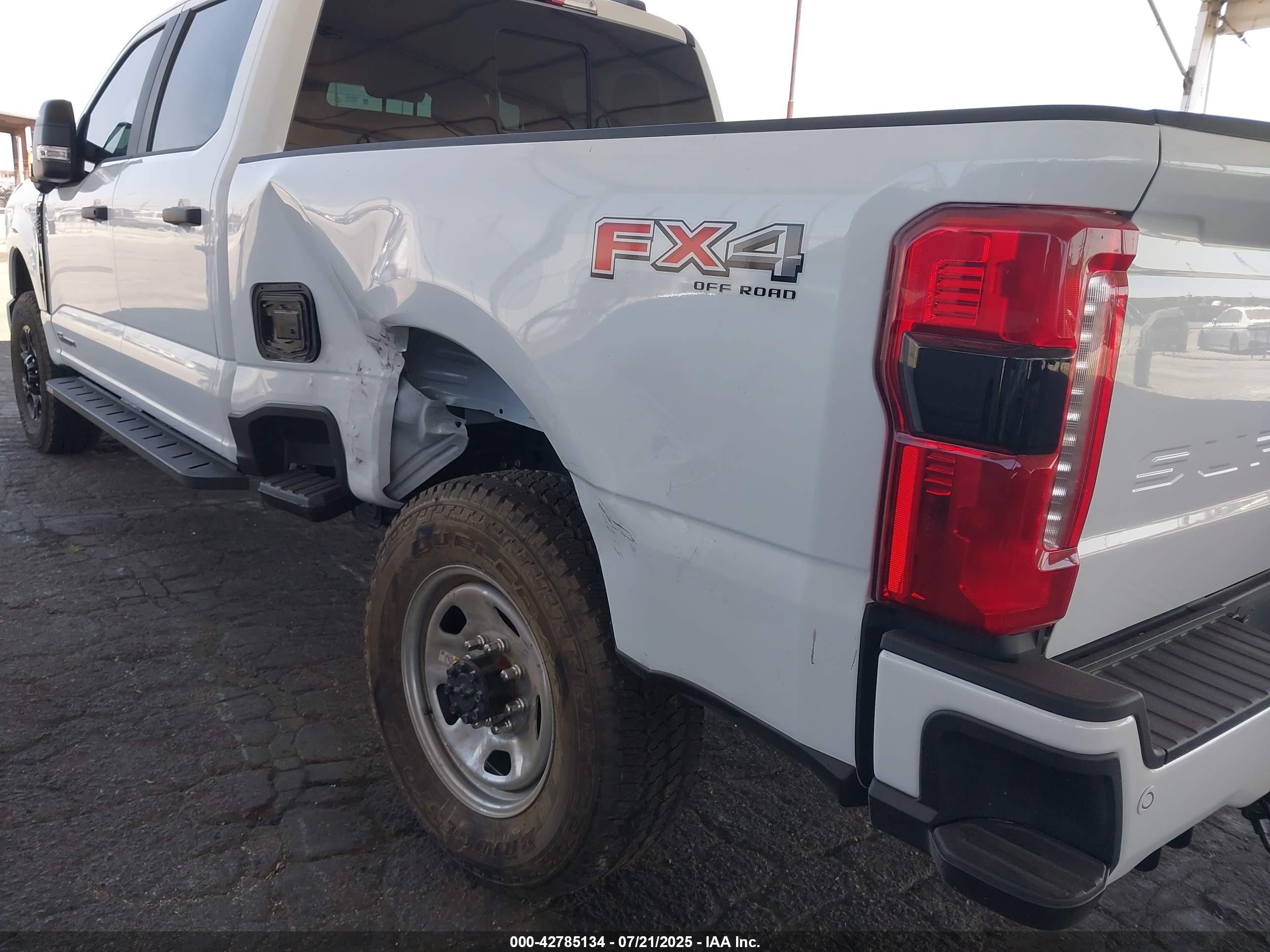FORD SUPER image 6