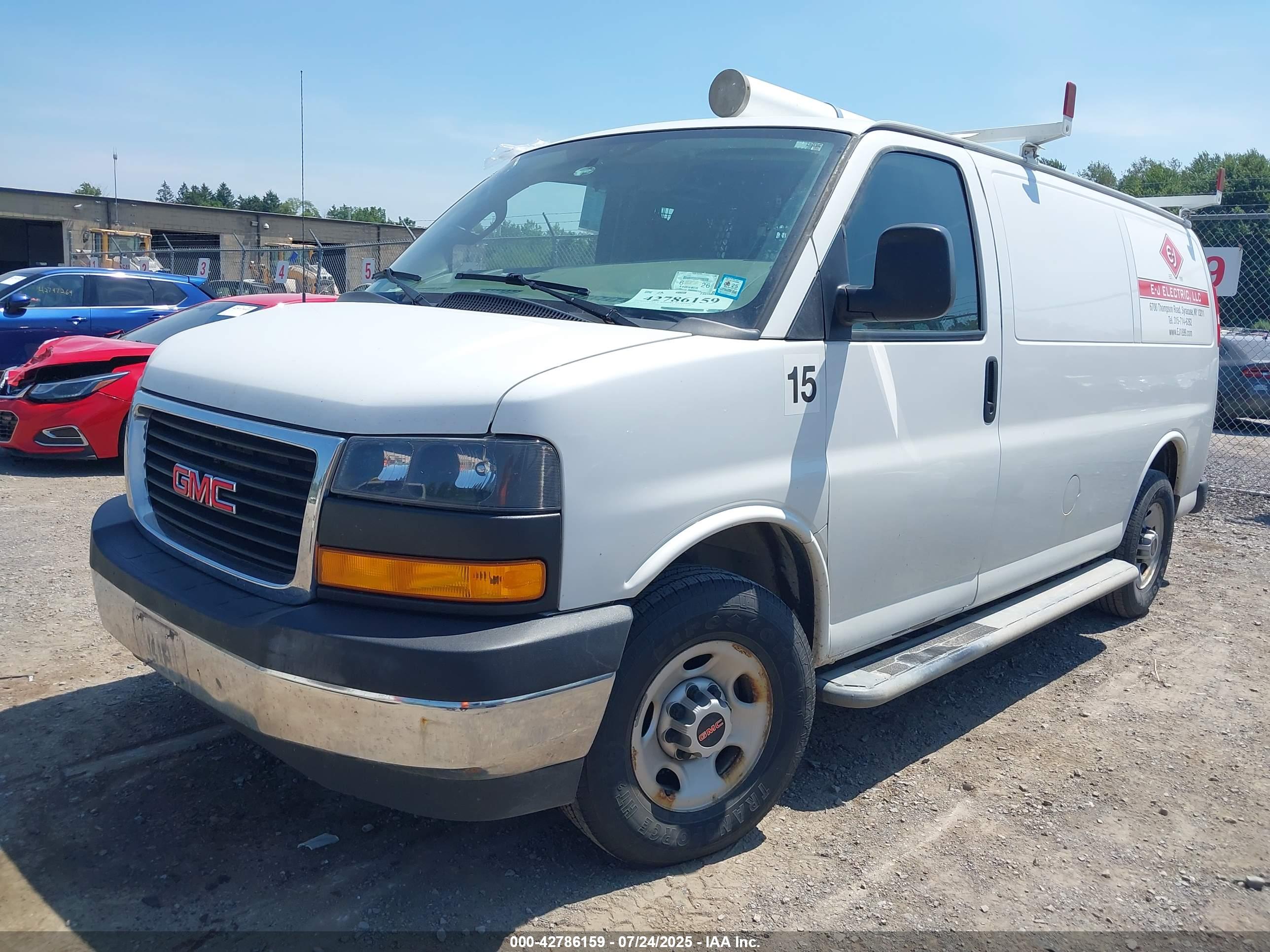 GMC SAVANA image 2