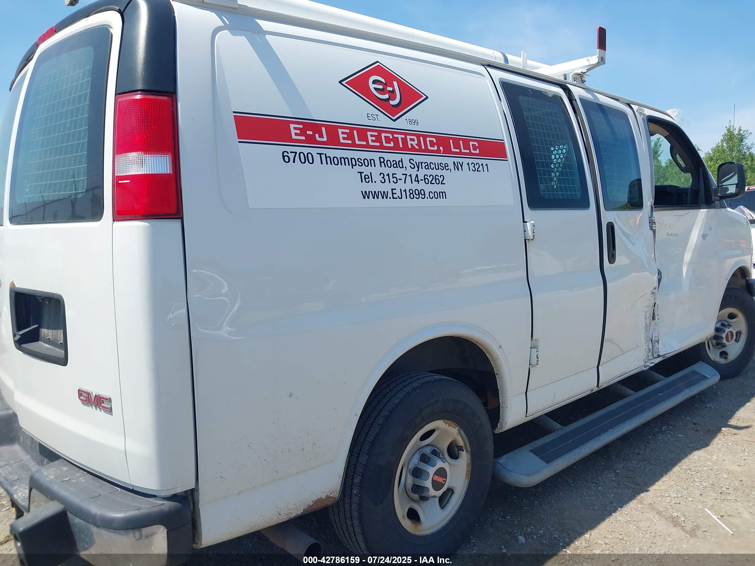 GMC SAVANA image 6