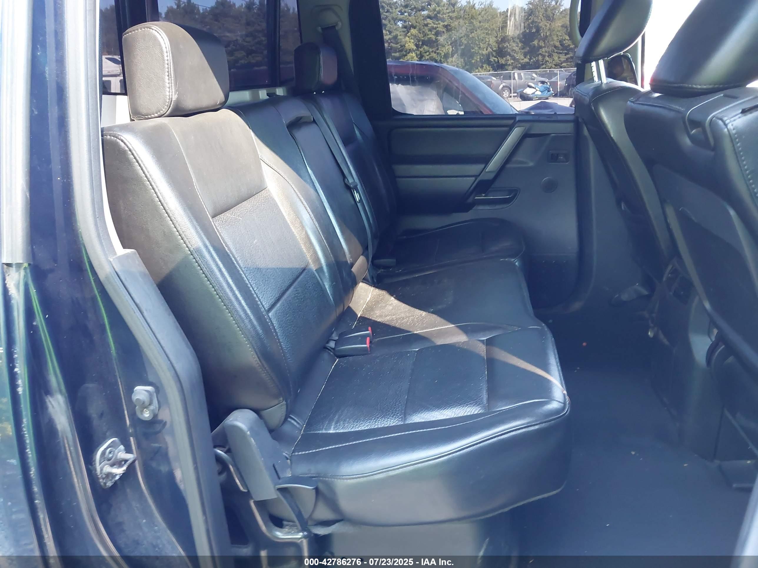 NISSAN TITAN image 8