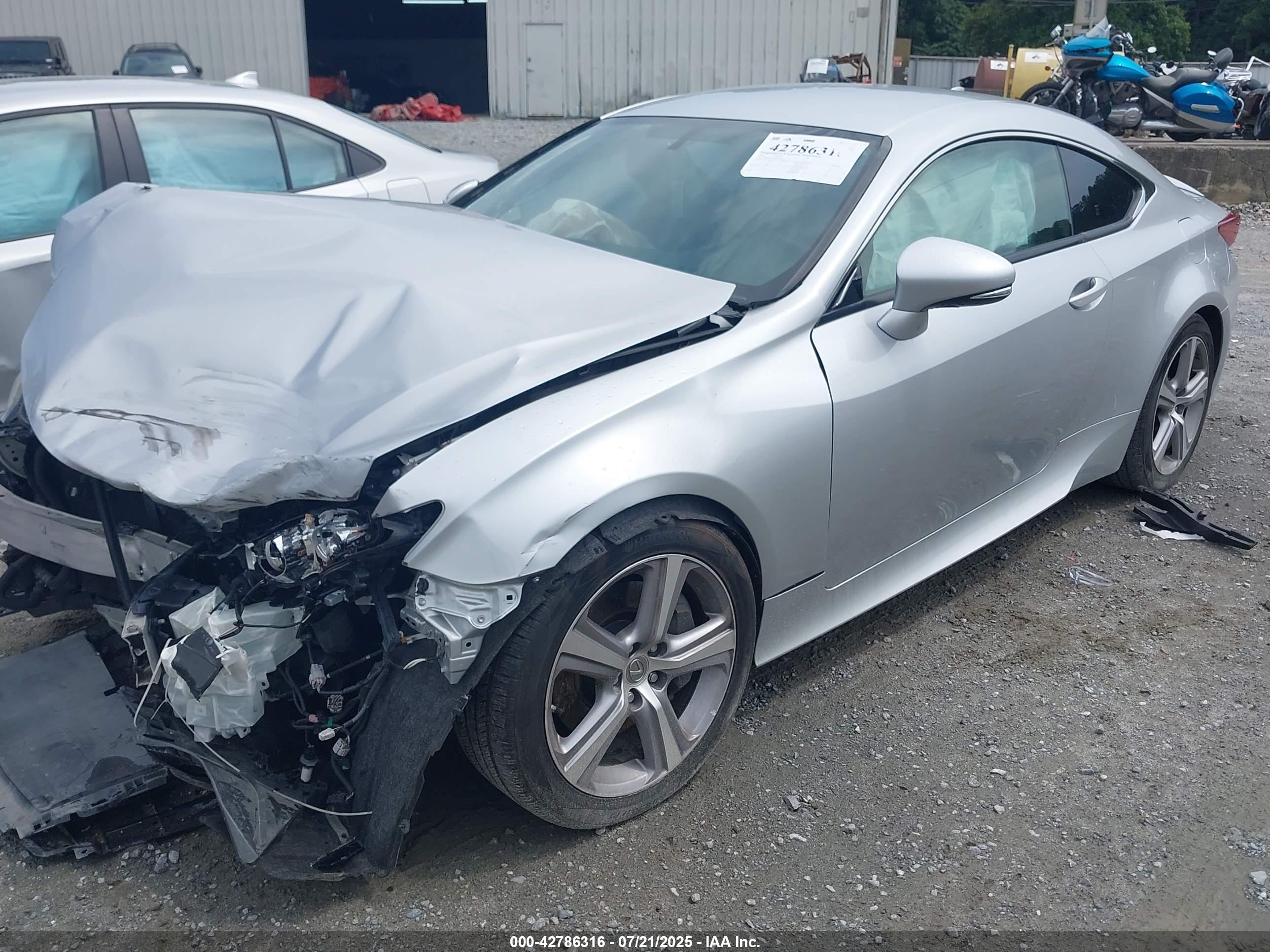 LEXUS RC image 2