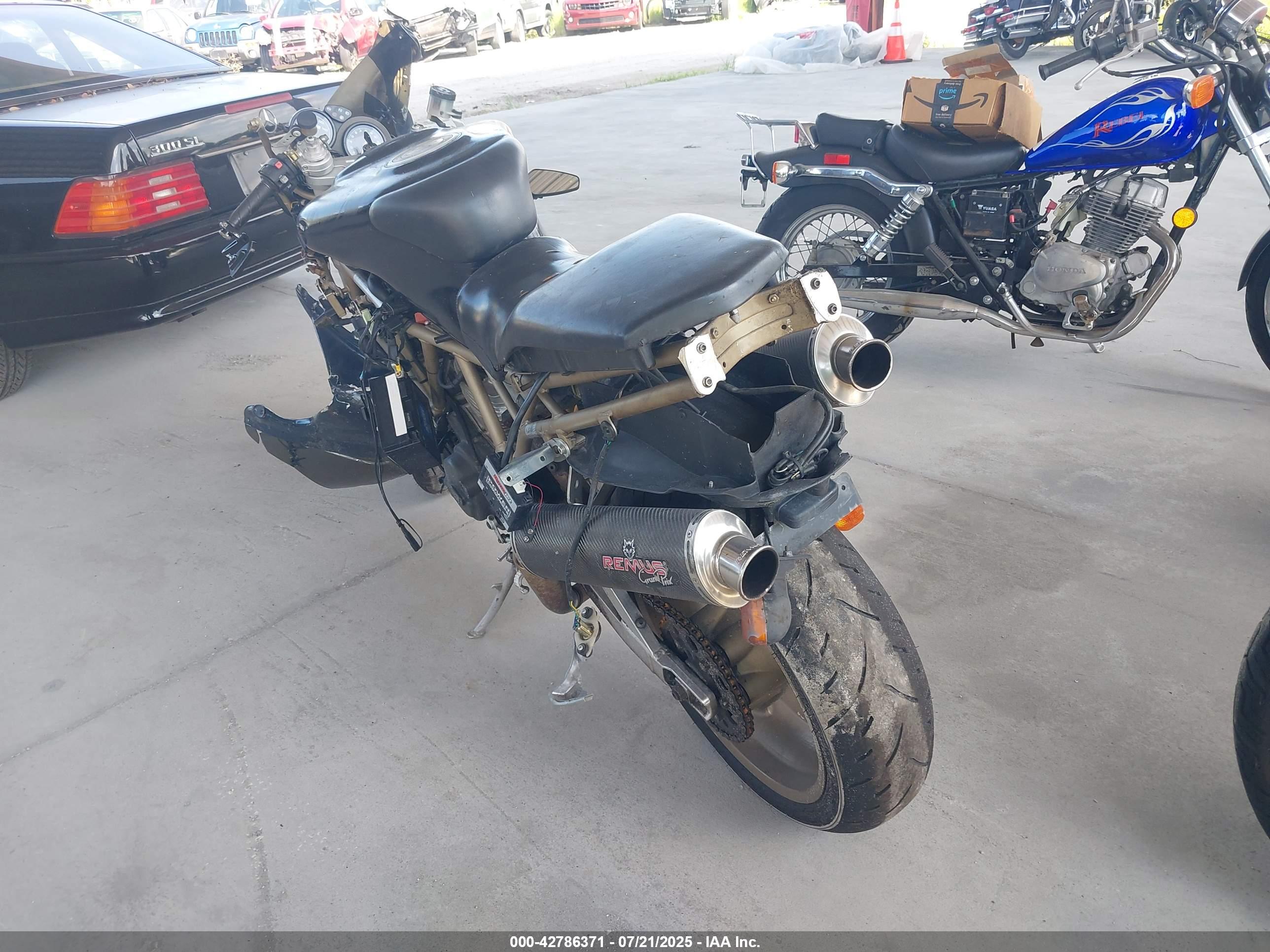 DUCATI 900 image 3
