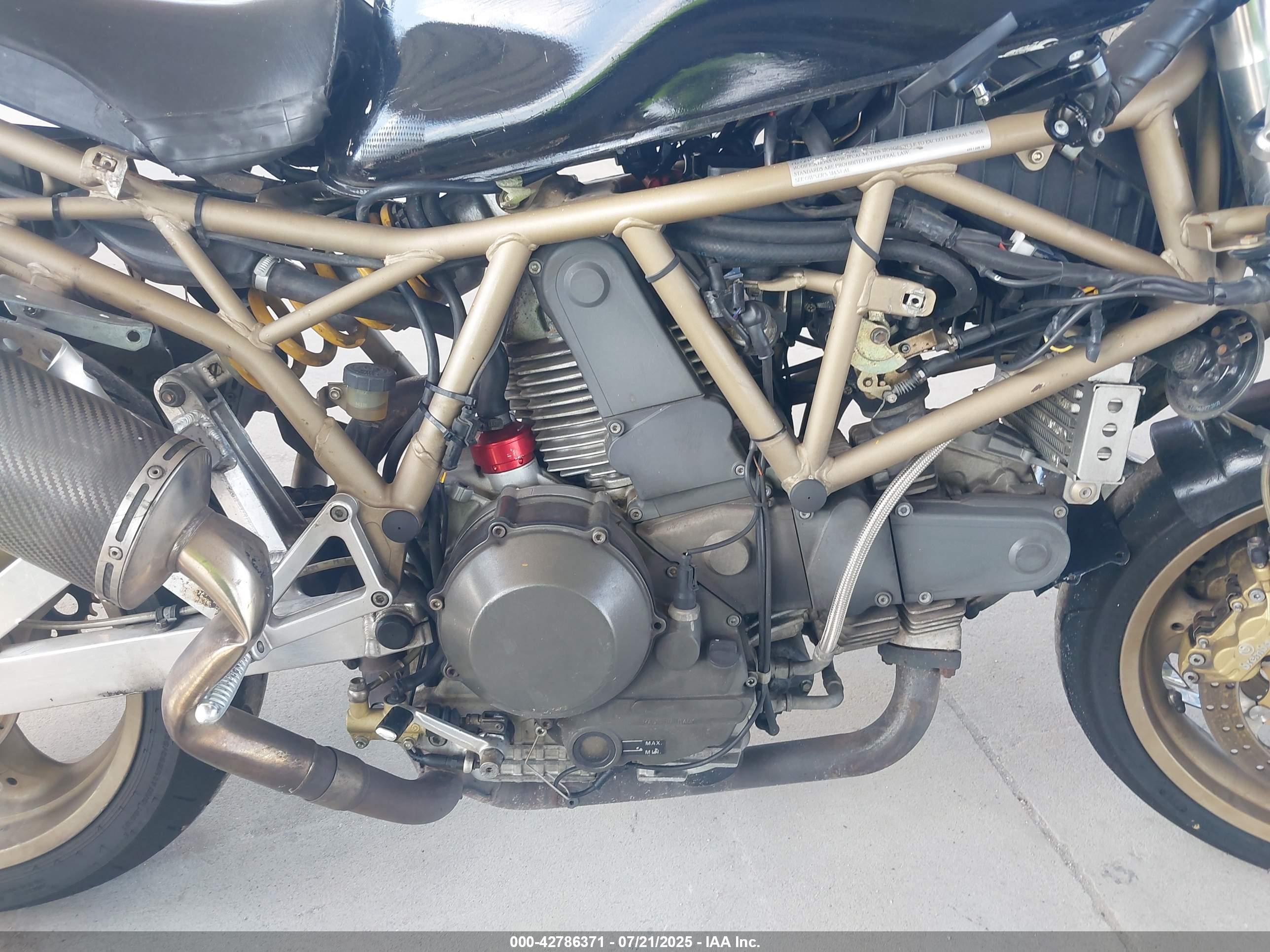 DUCATI 900 image 8