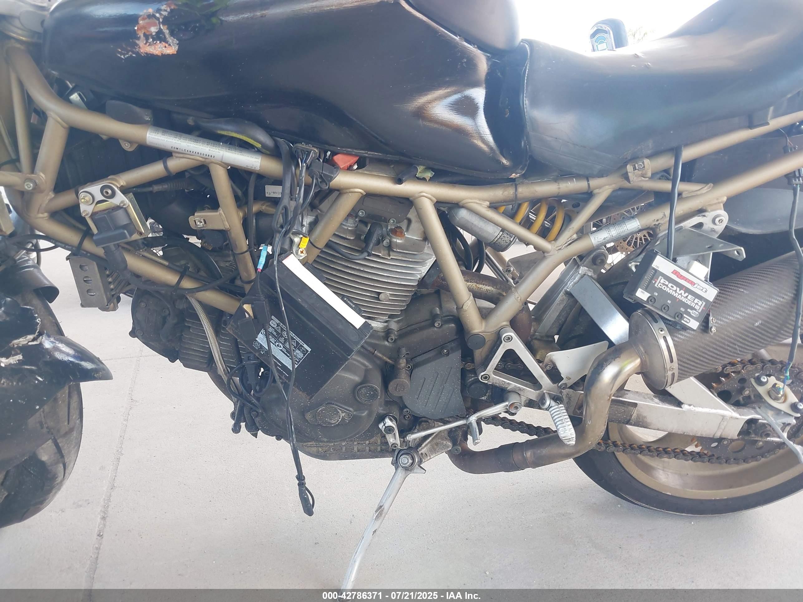 DUCATI 900 image 9