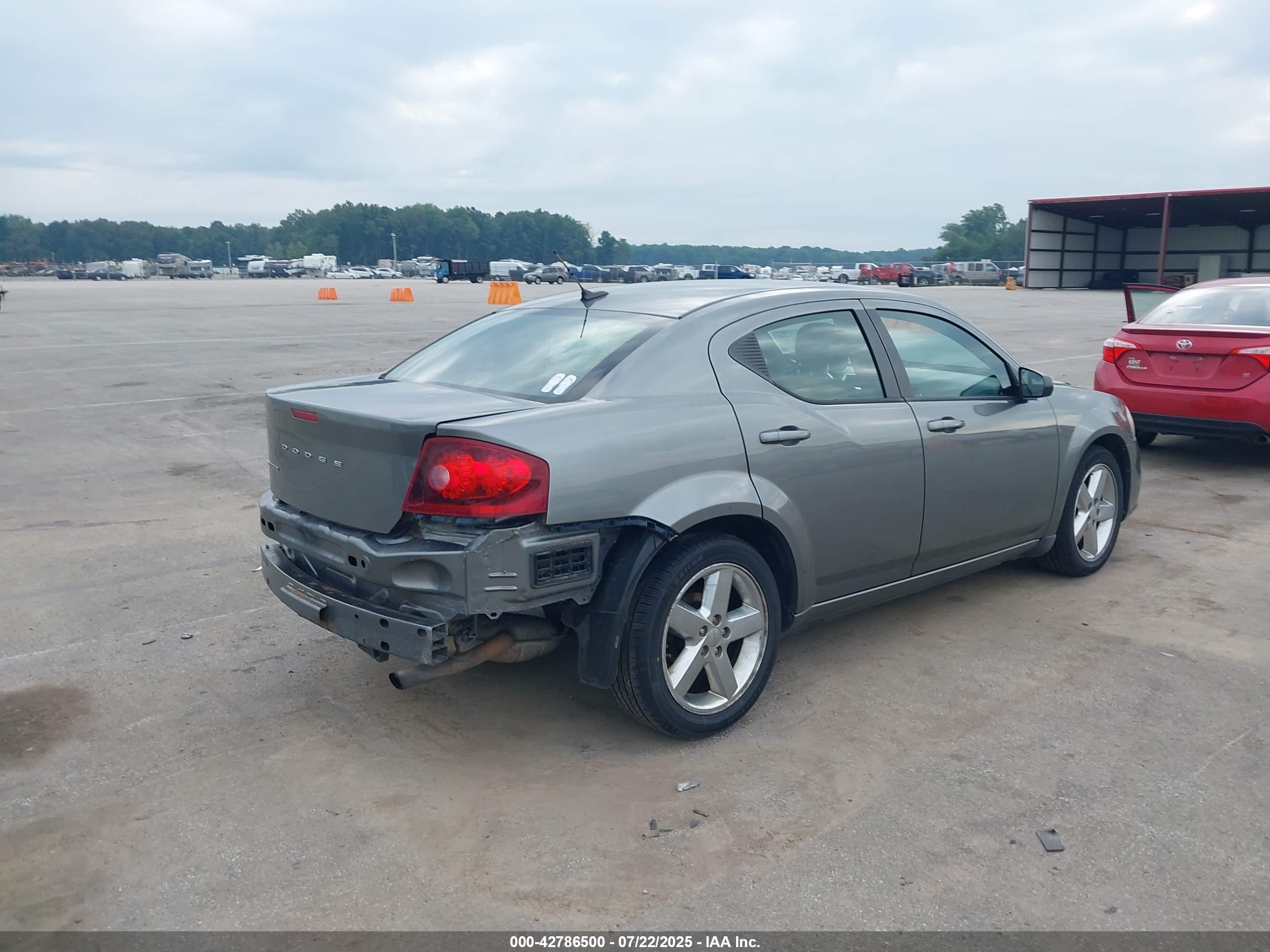 DODGE AVENGER image 4