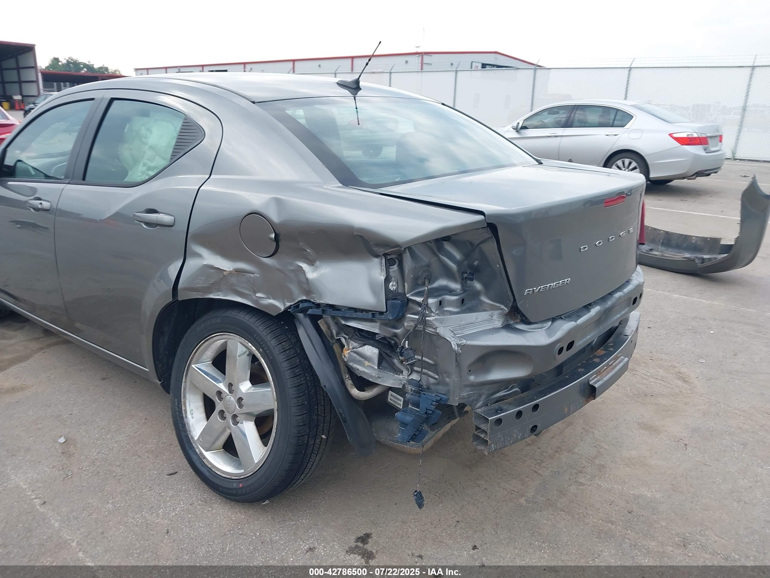 DODGE AVENGER image 6