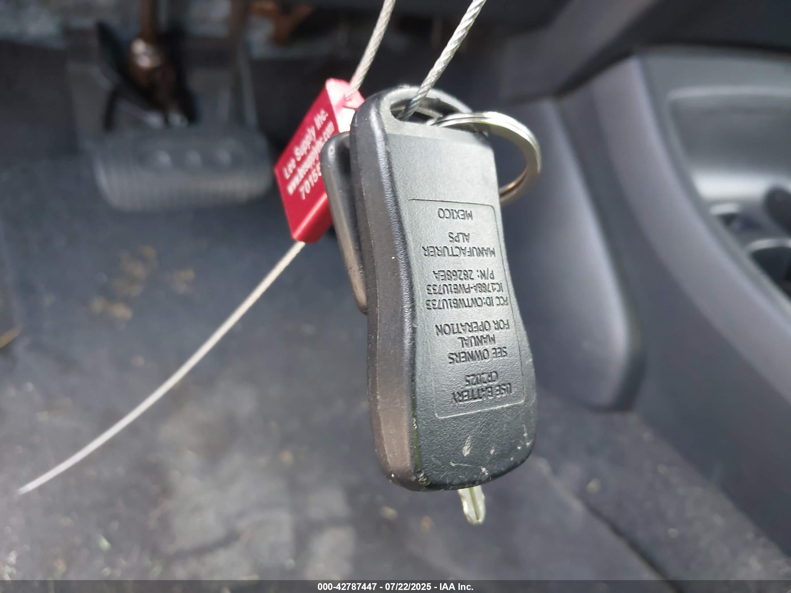 NISSAN VERSA image 11
