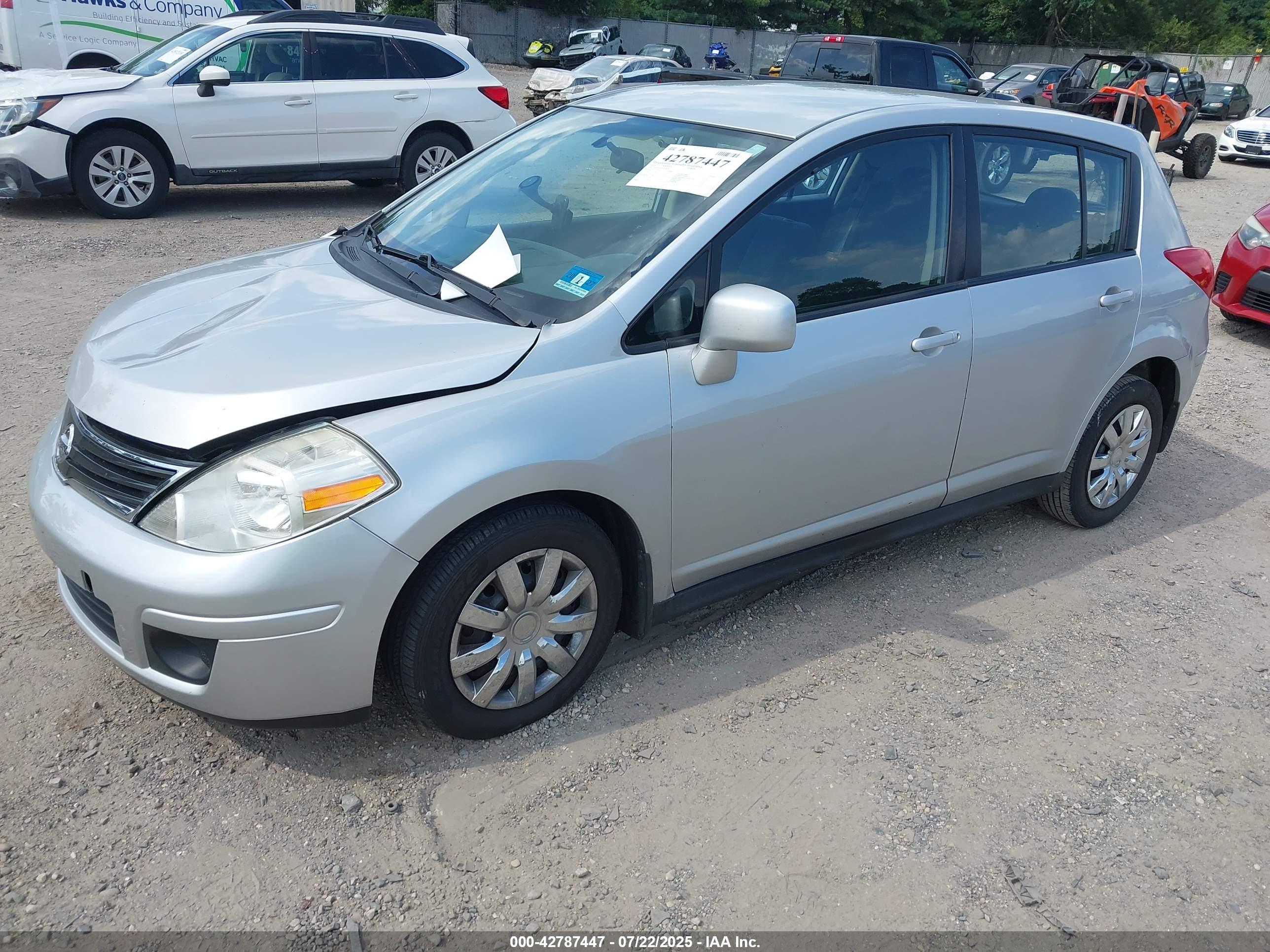 NISSAN VERSA image 2