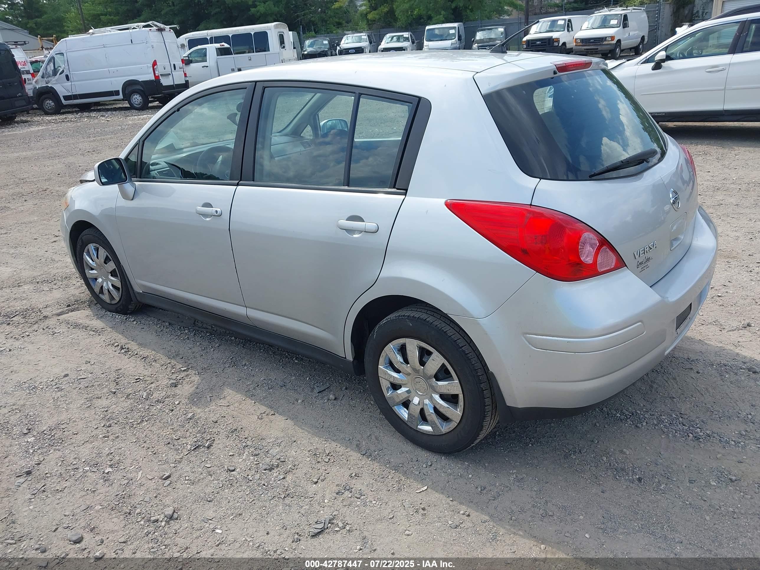 NISSAN VERSA image 3