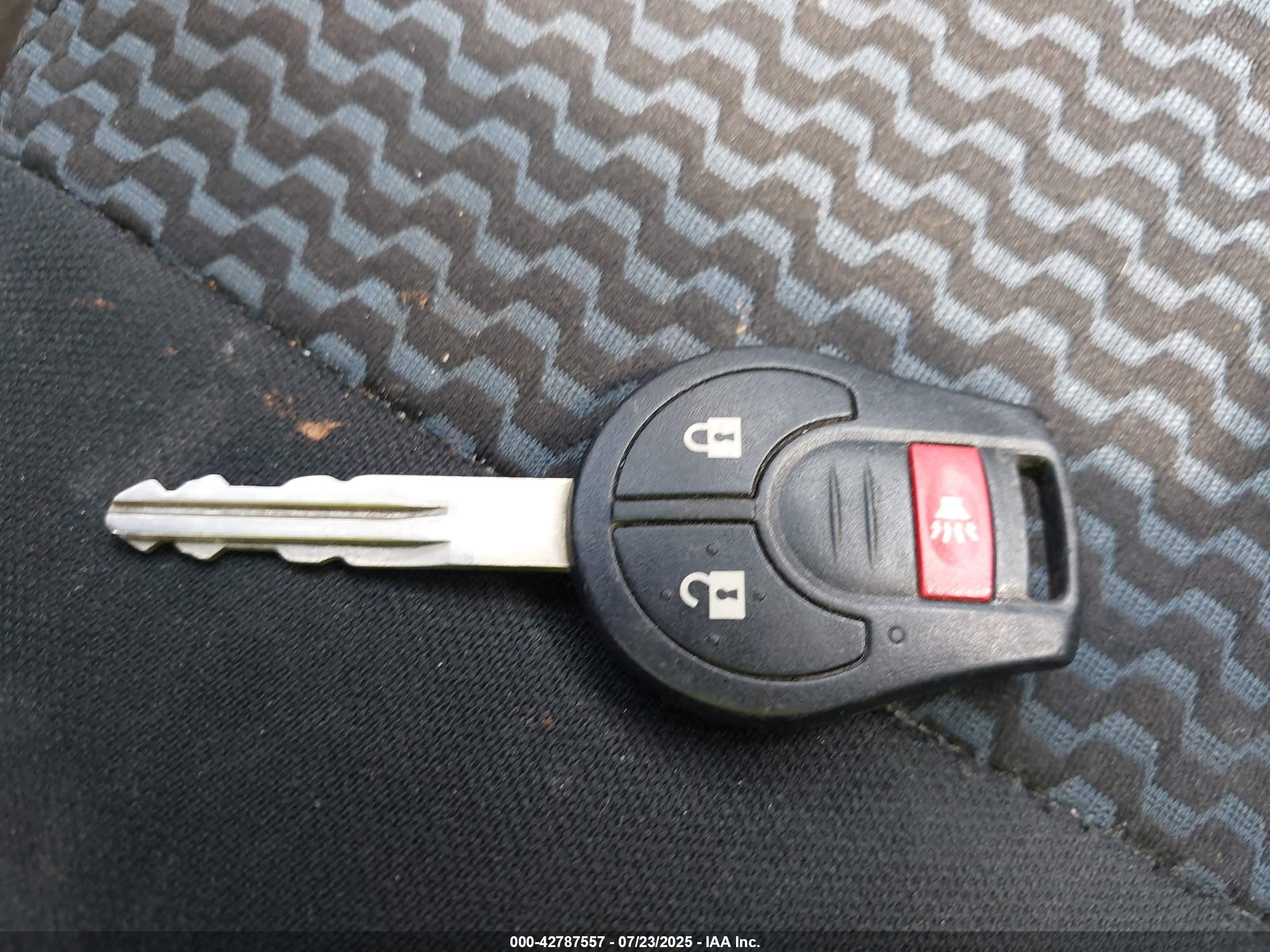 NISSAN VERSA image 11