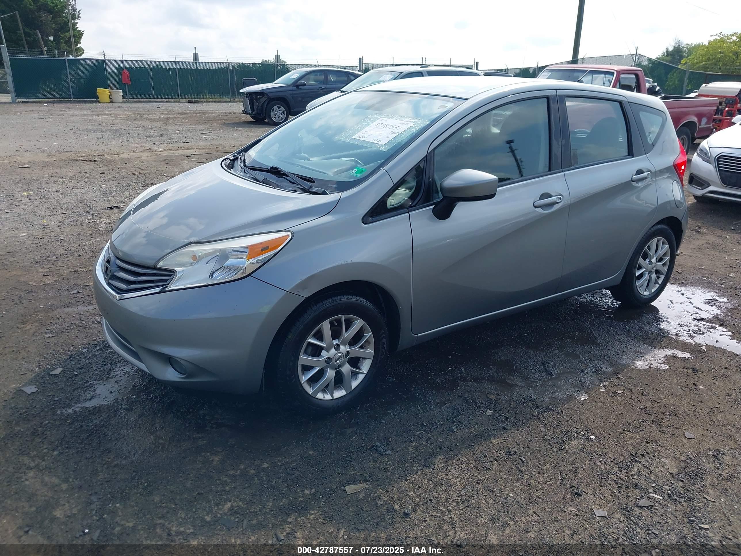 NISSAN VERSA image 2