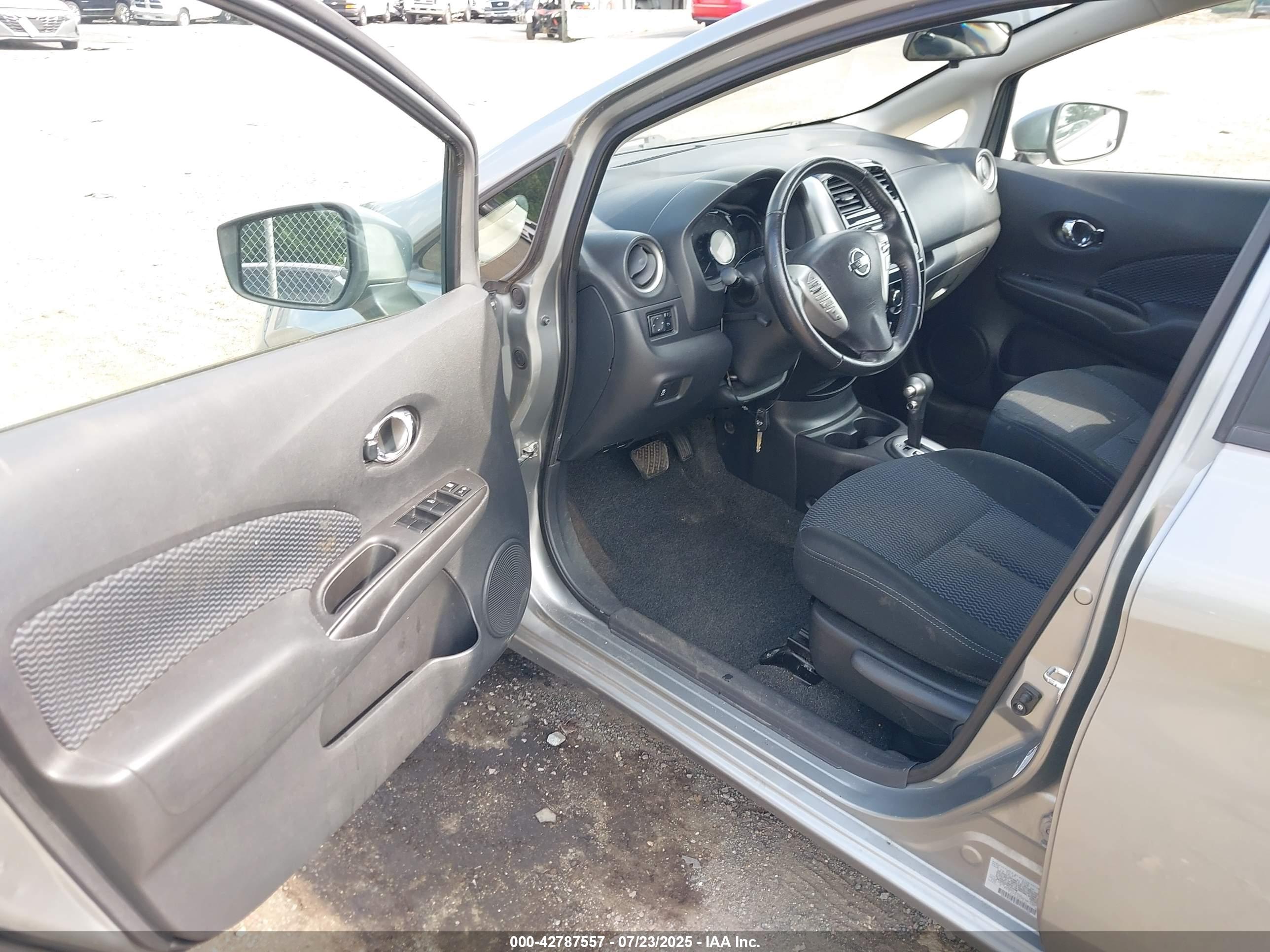 NISSAN VERSA image 5