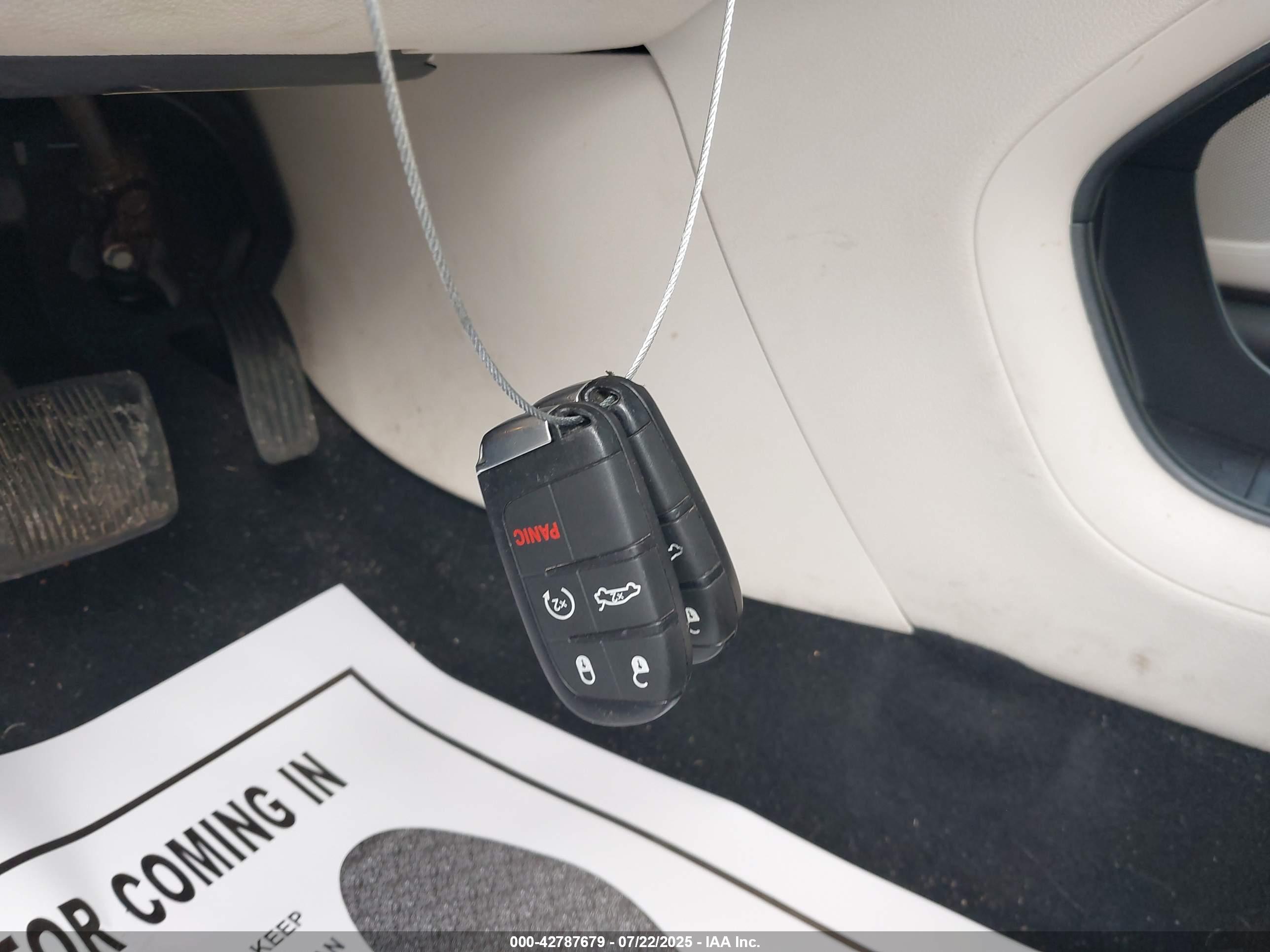 CHRYSLER 200 image 11