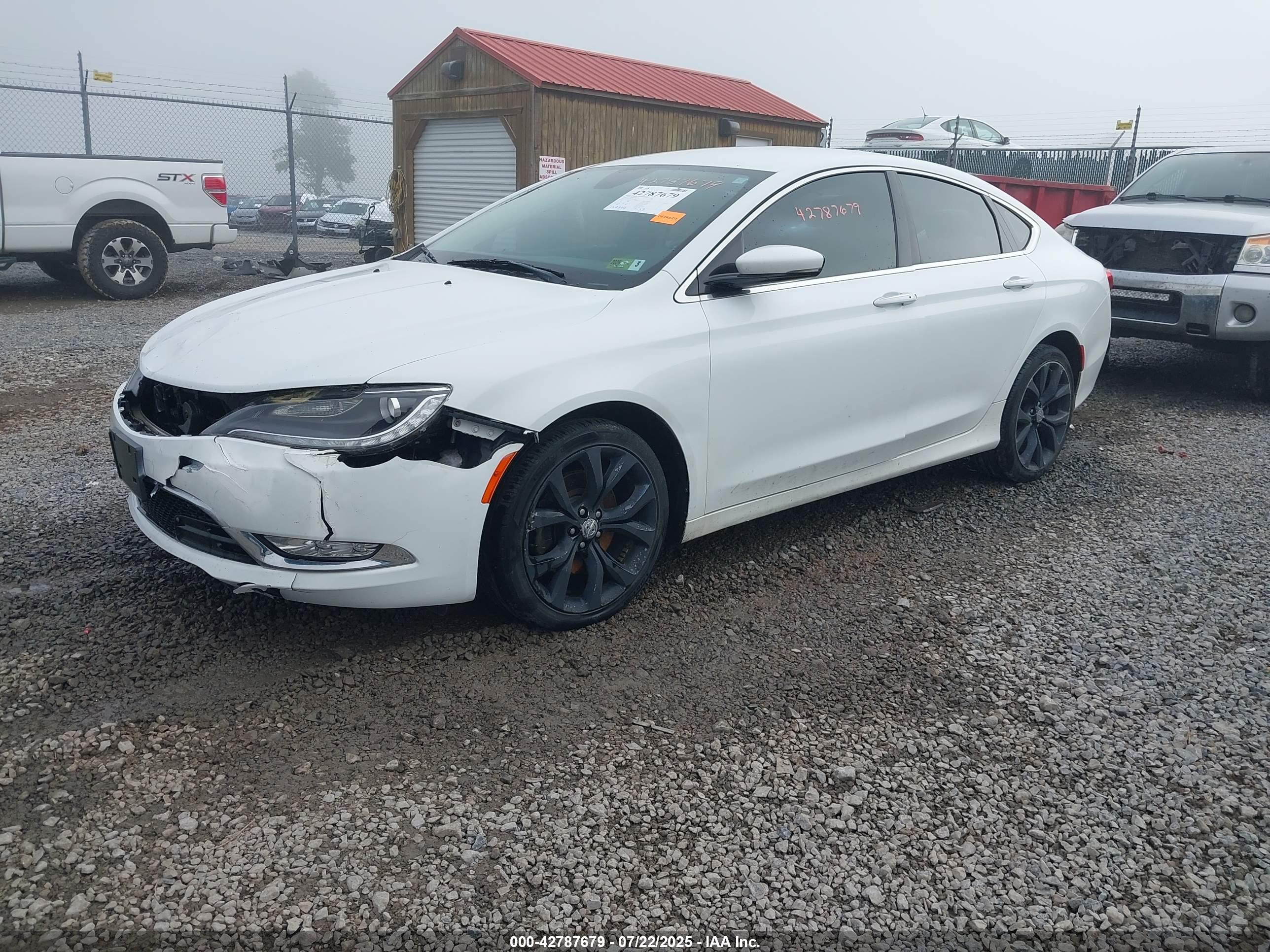 CHRYSLER 200 image 2