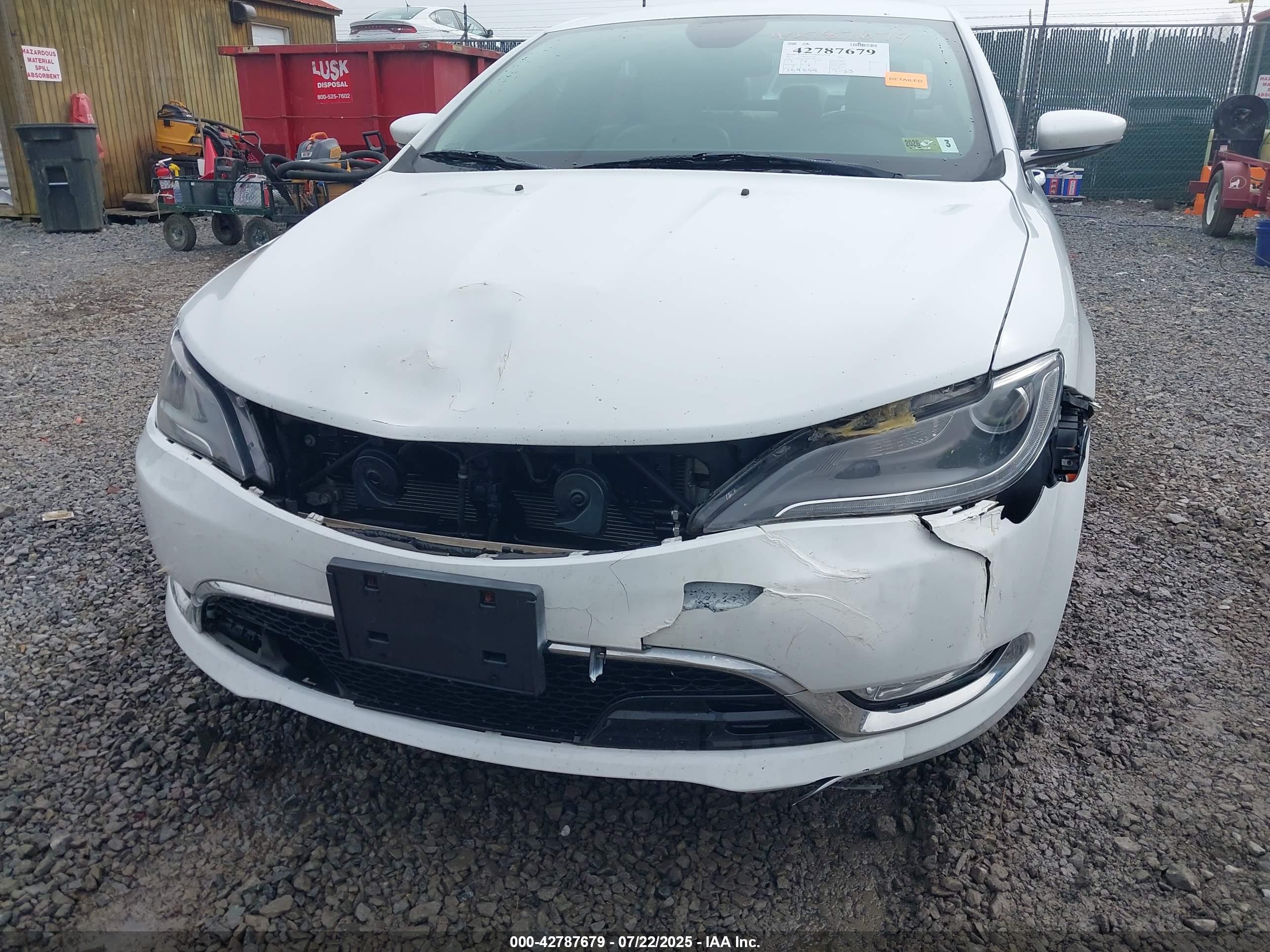 CHRYSLER 200 image 6
