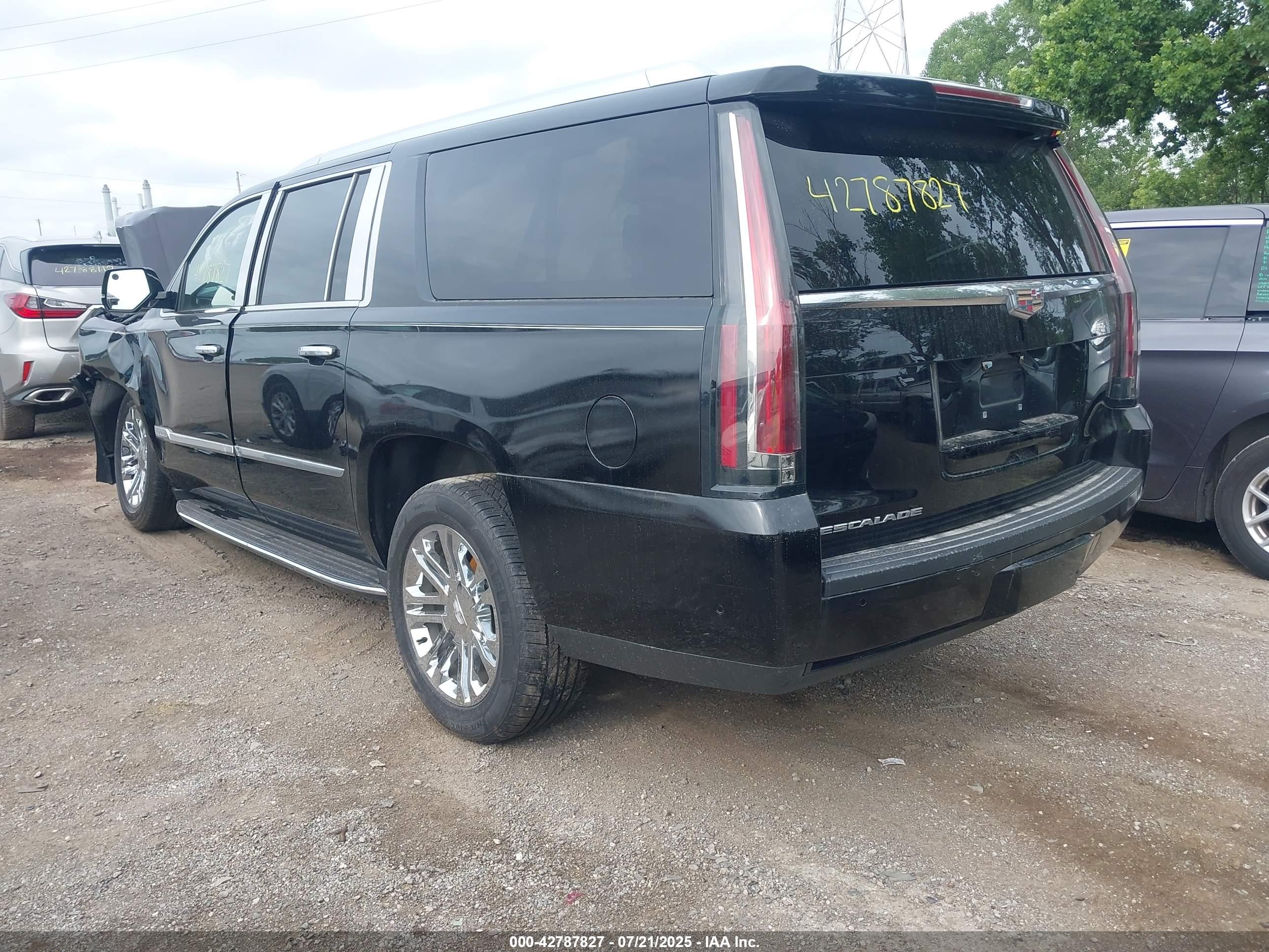 CADILLAC ESCALADE image 3