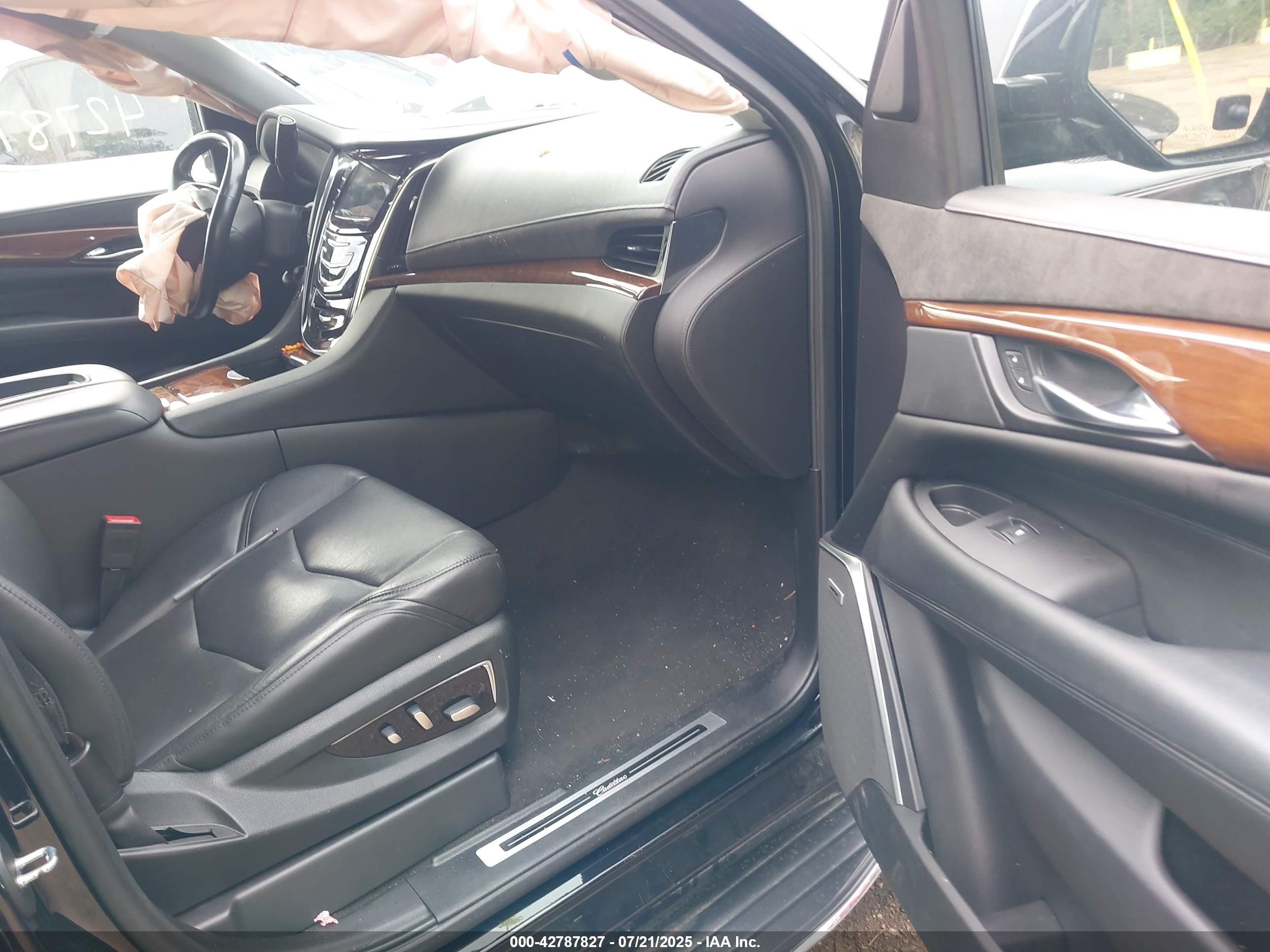 CADILLAC ESCALADE image 5