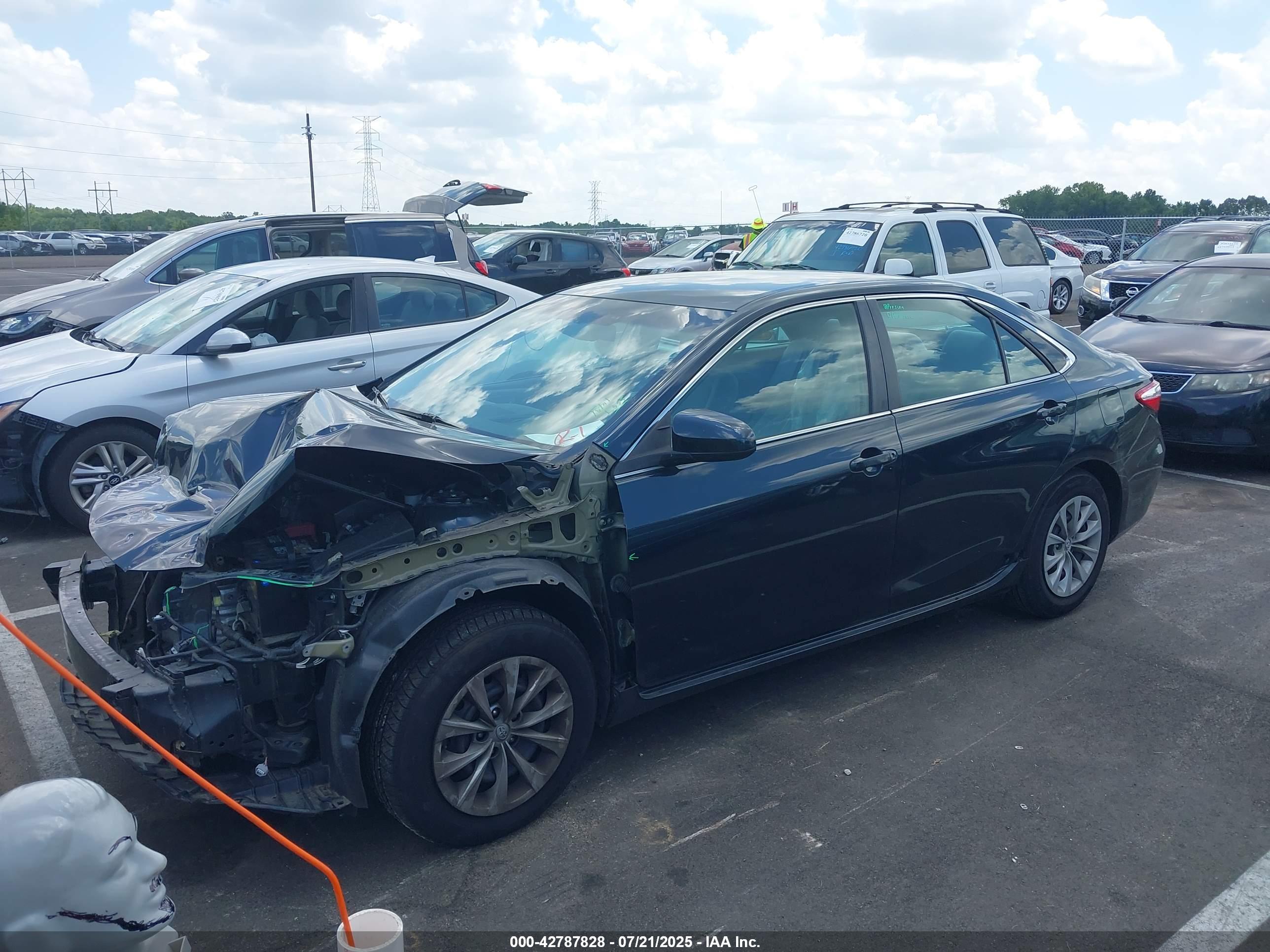 TOYOTA CAMRY image 2