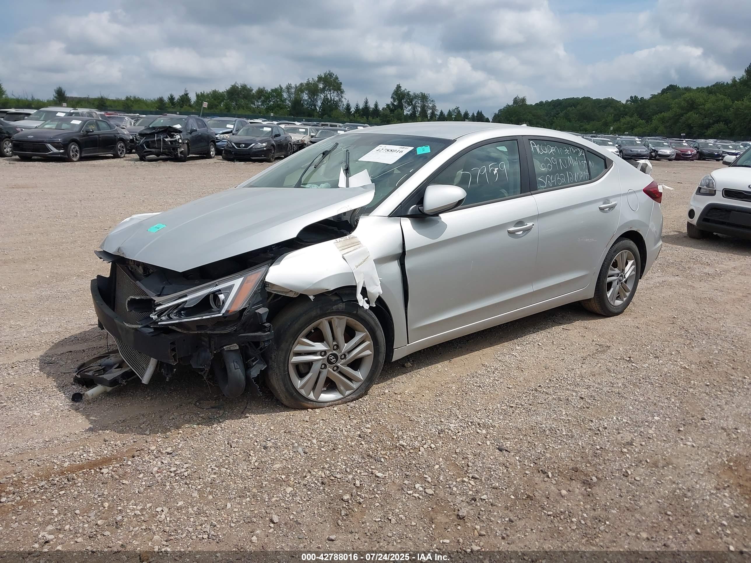 HYUNDAI ELANTRA image 2
