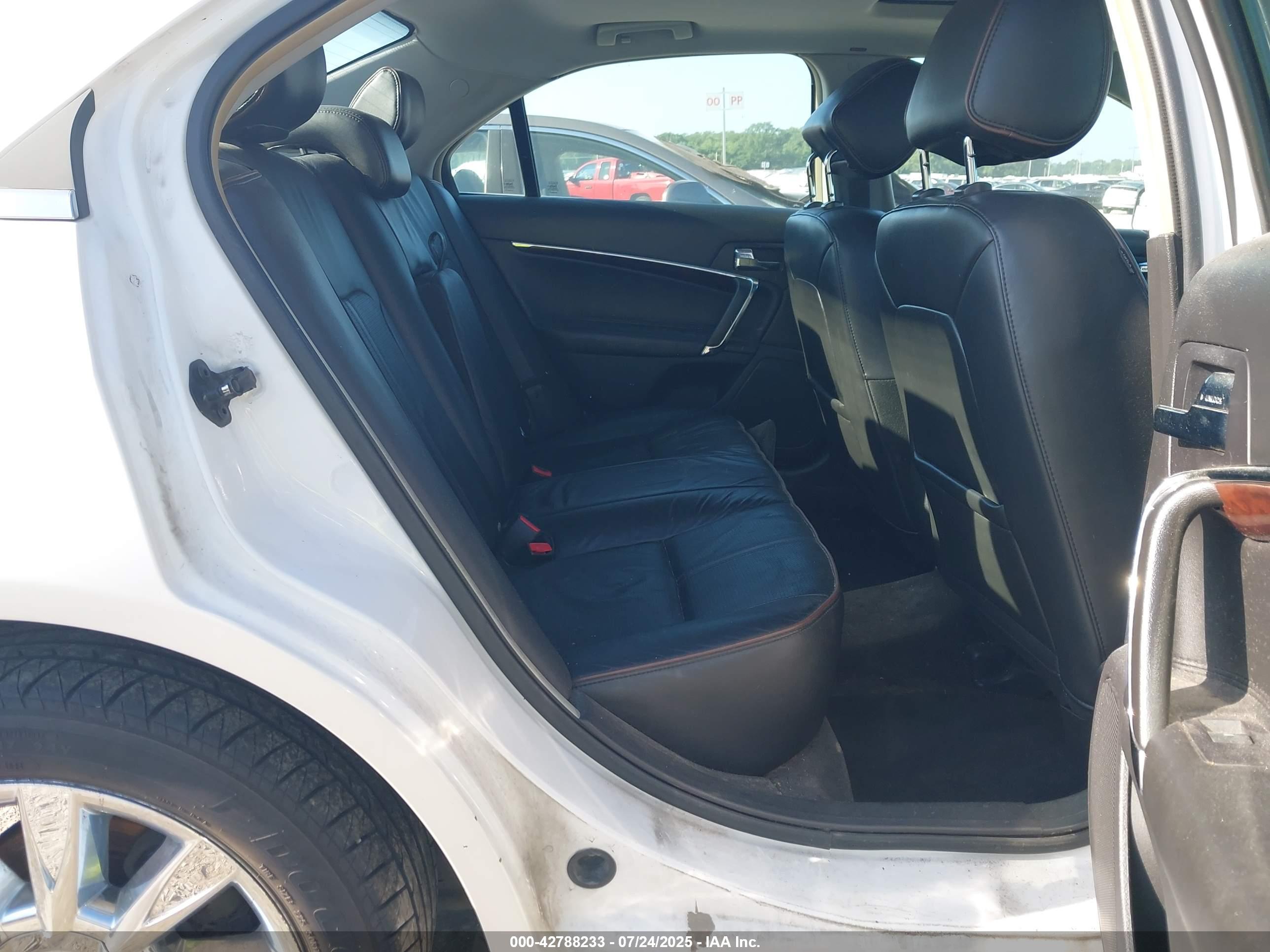 LINCOLN MKZ image 8