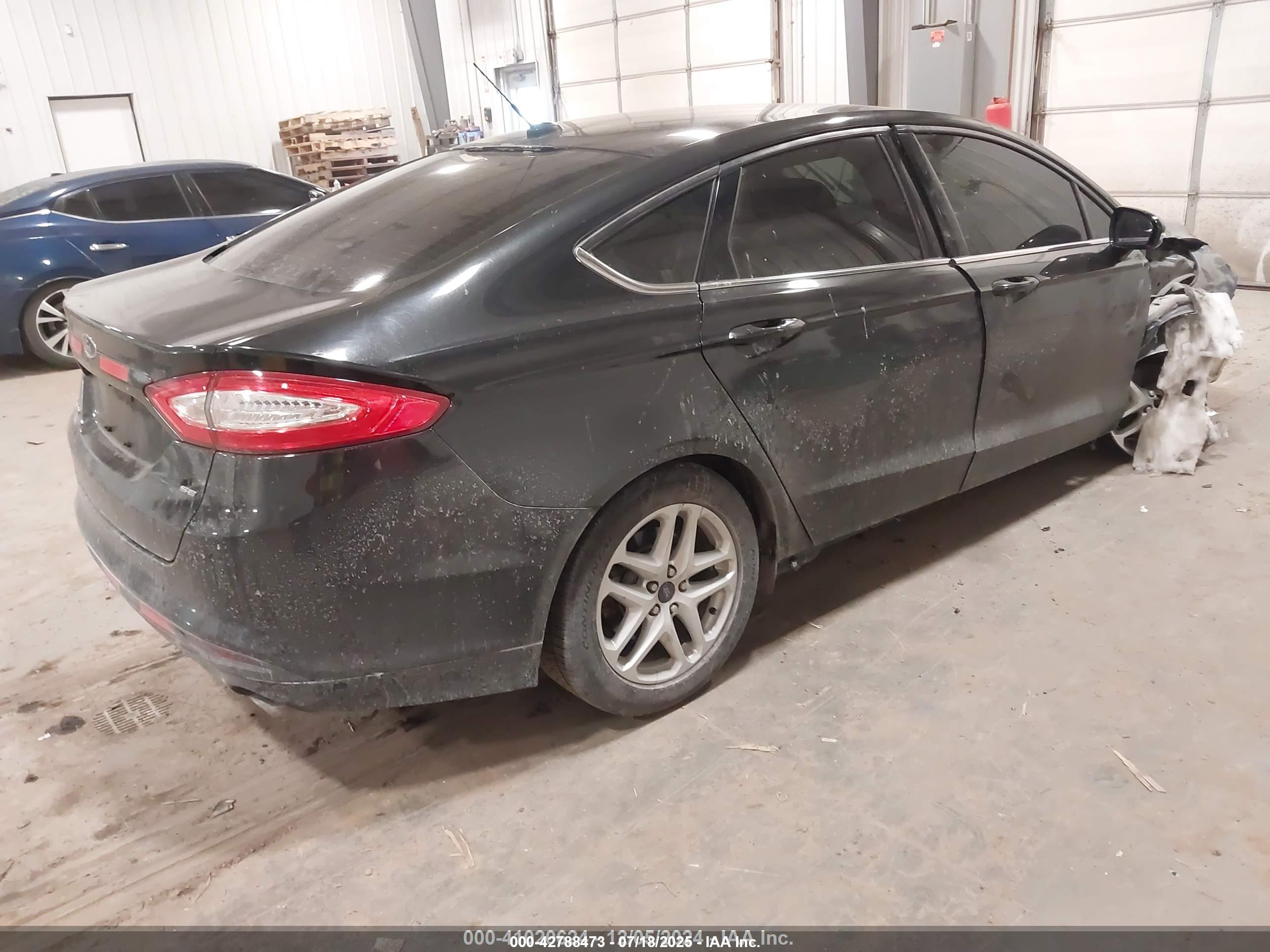 FORD FUSION image 4