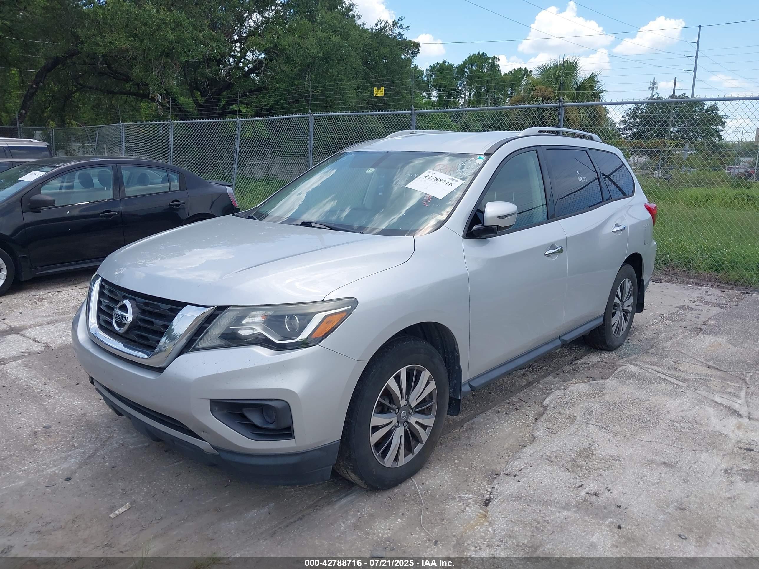 NISSAN PATHFINDER image 2