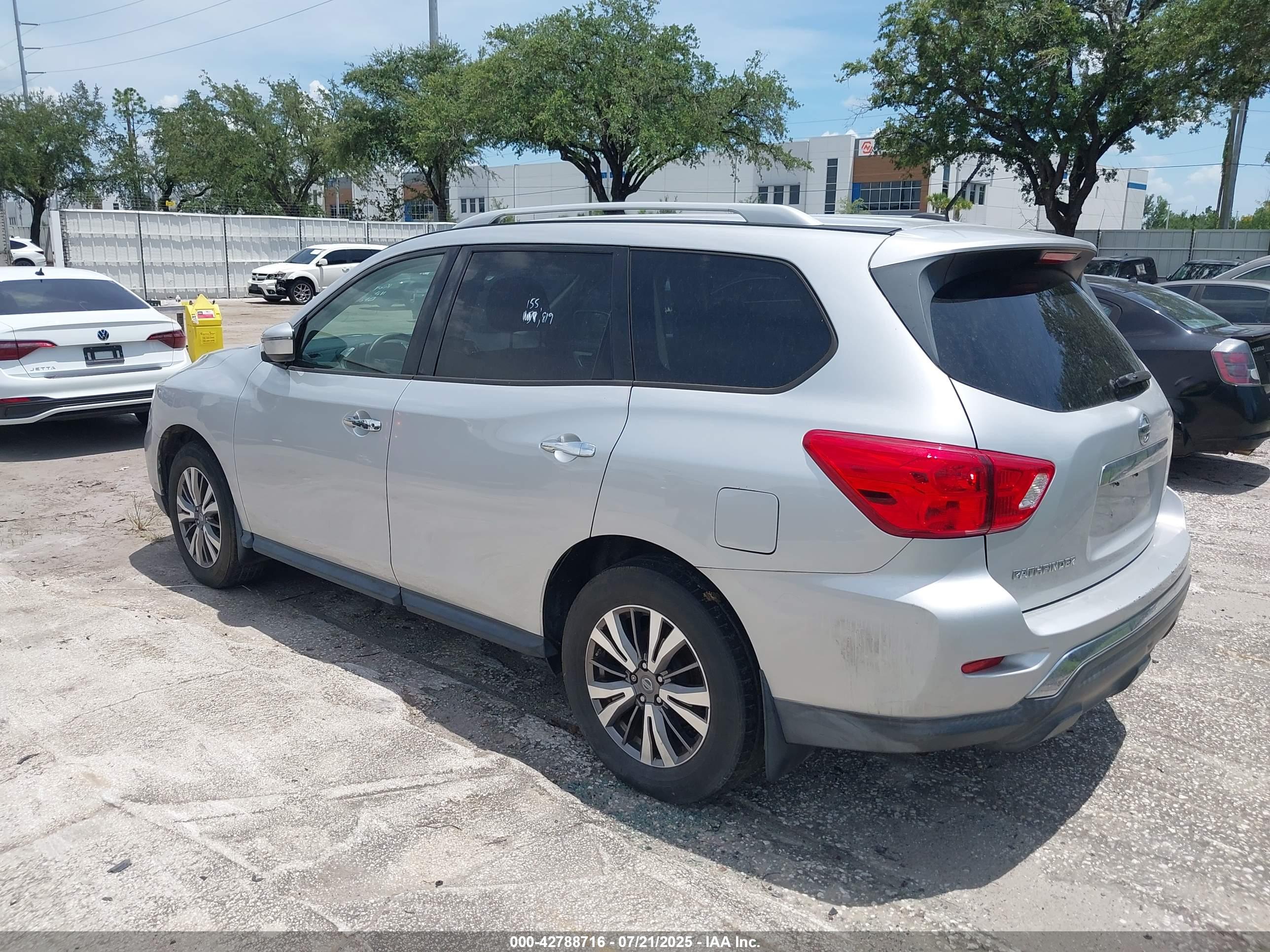 NISSAN PATHFINDER image 3