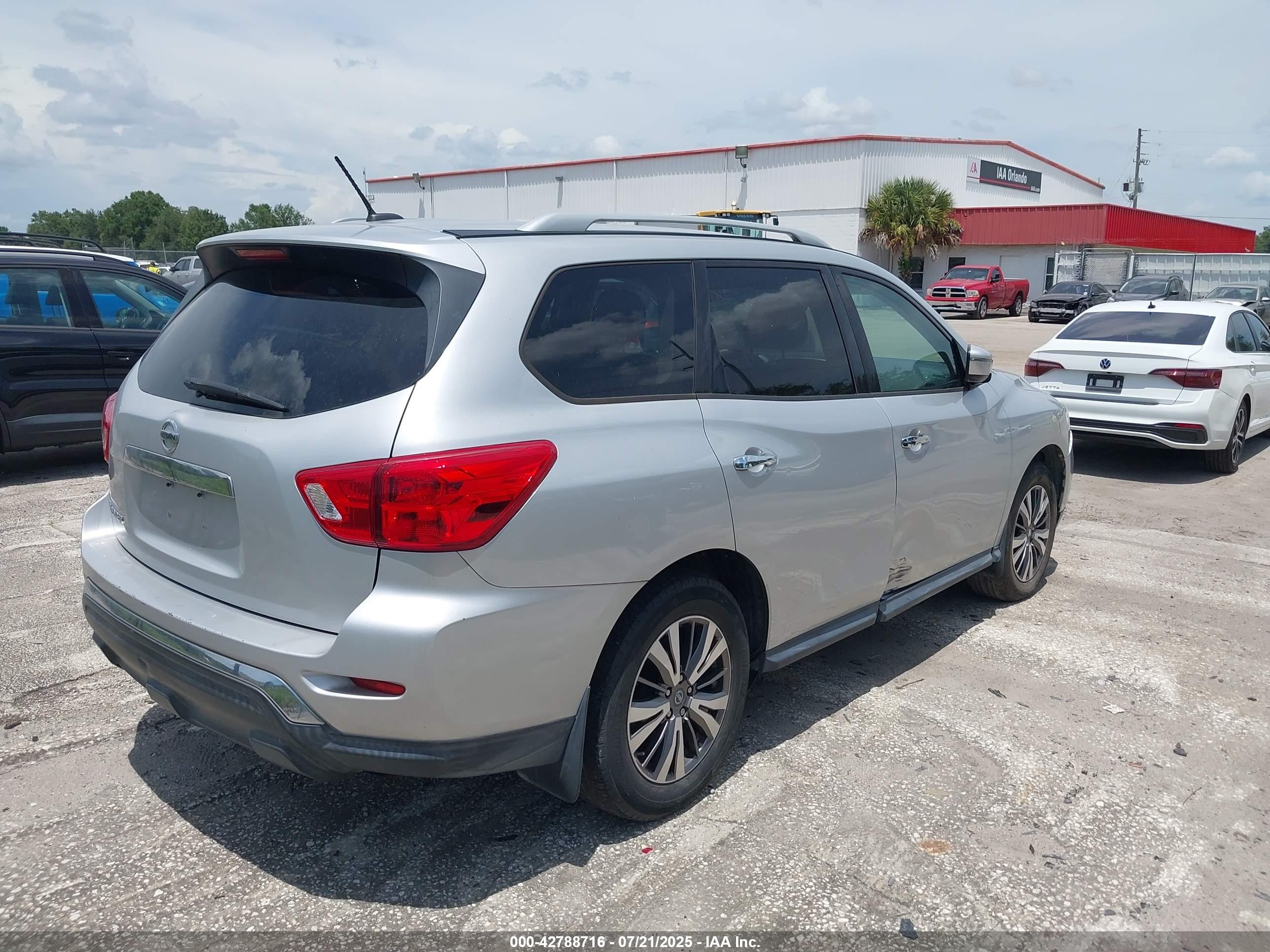 NISSAN PATHFINDER image 4