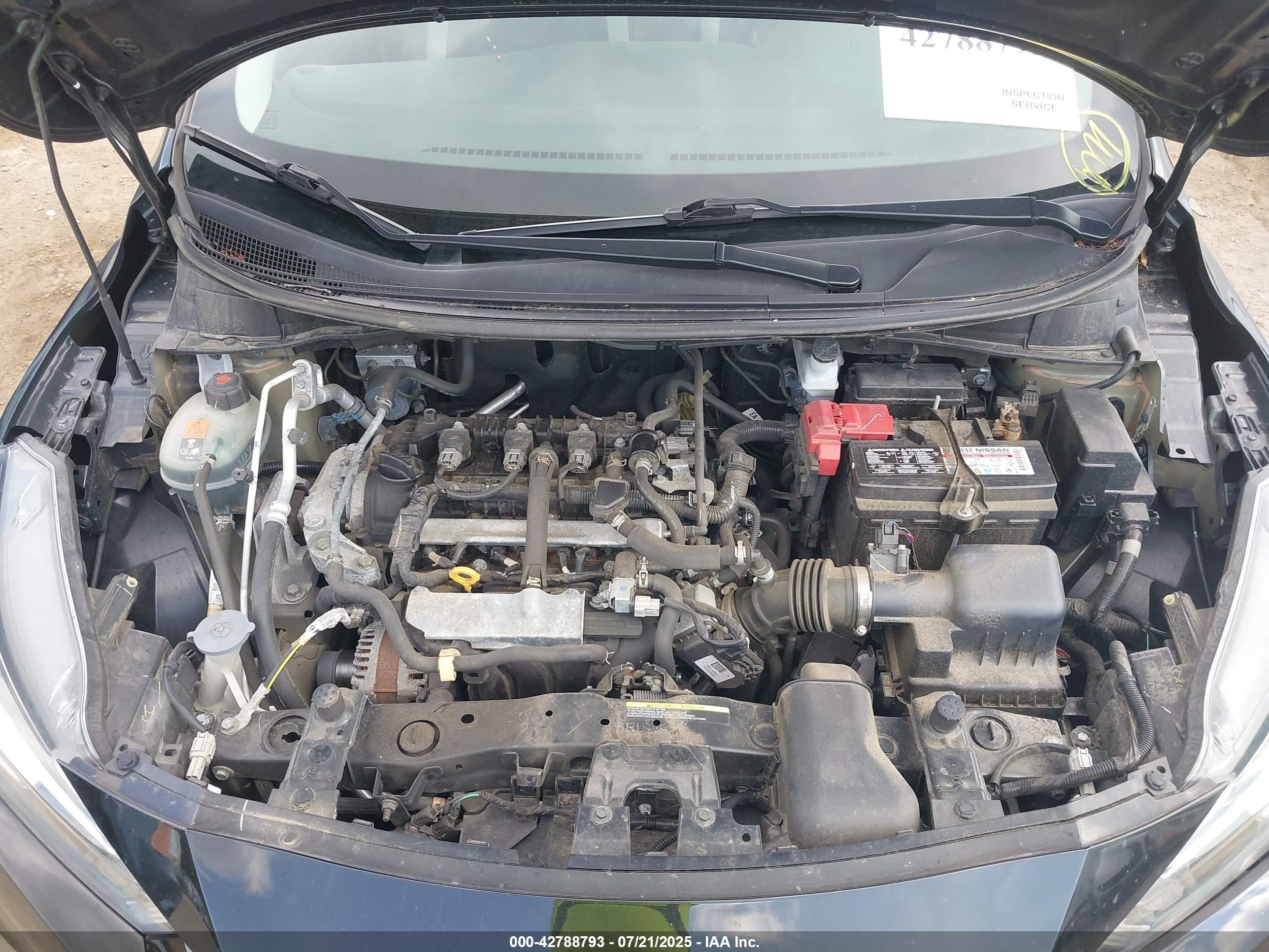 NISSAN VERSA image 10