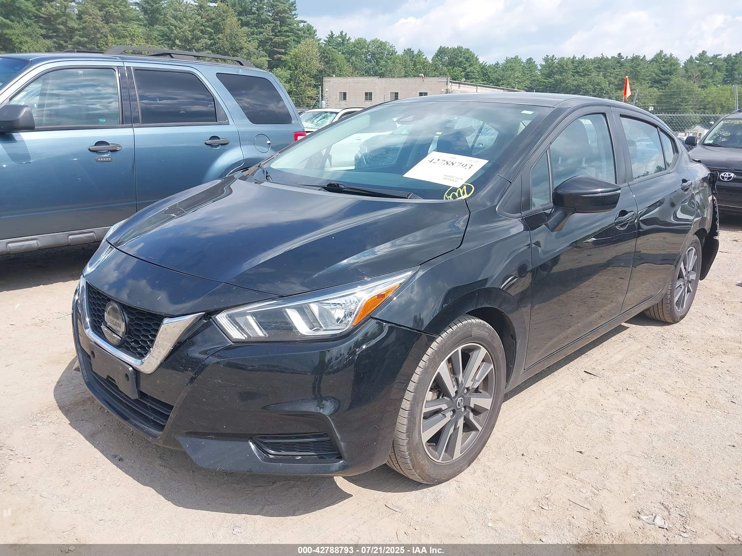 NISSAN VERSA image 2