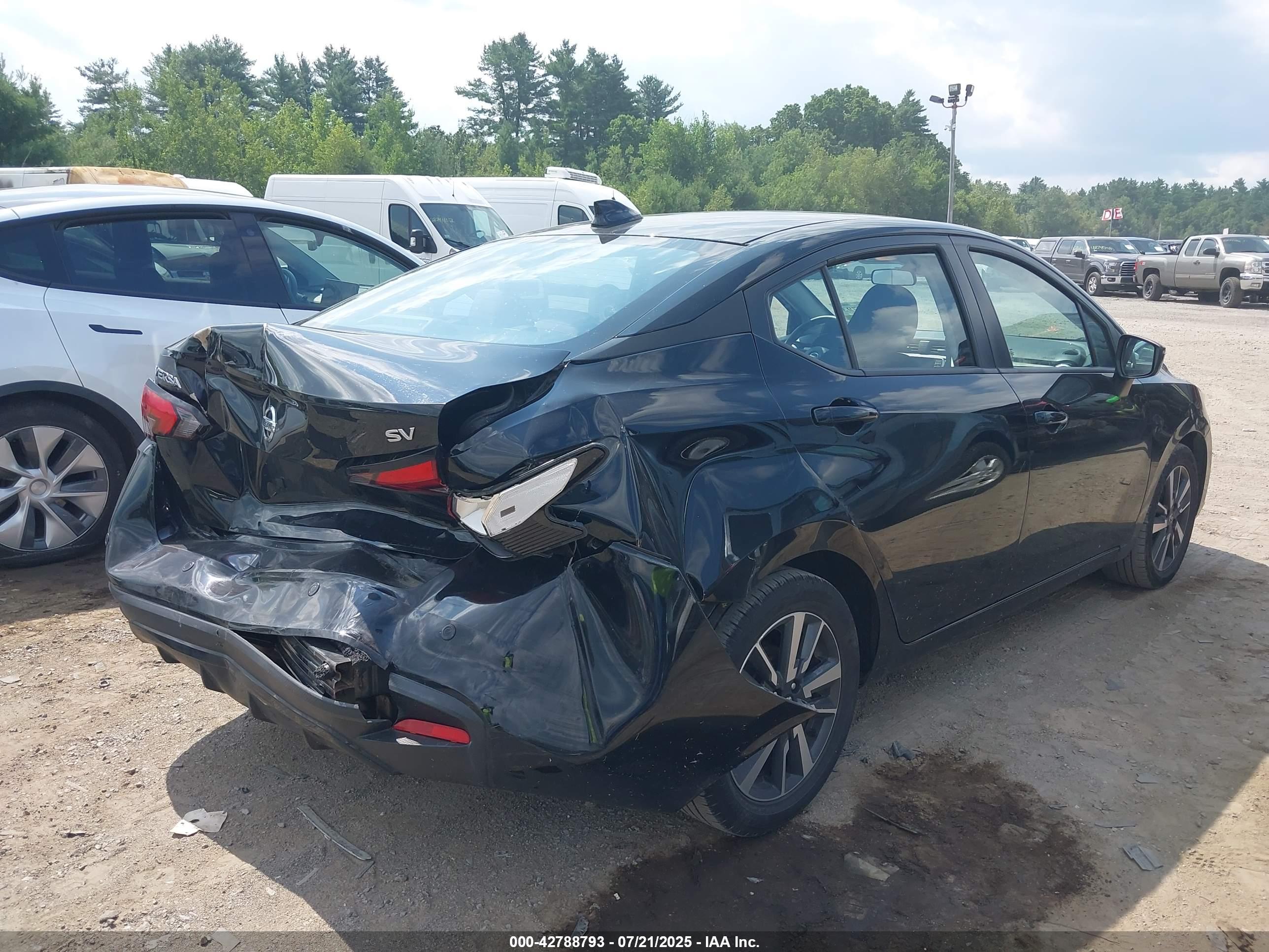 NISSAN VERSA image 4