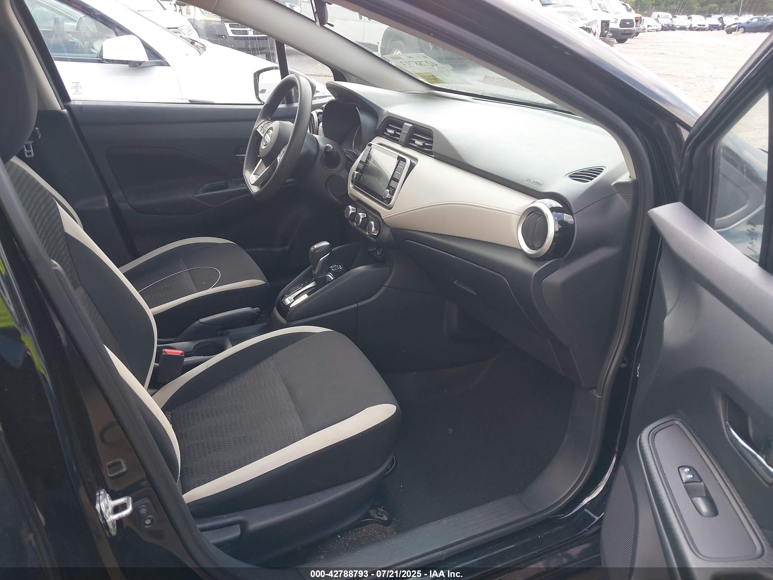 NISSAN VERSA image 5