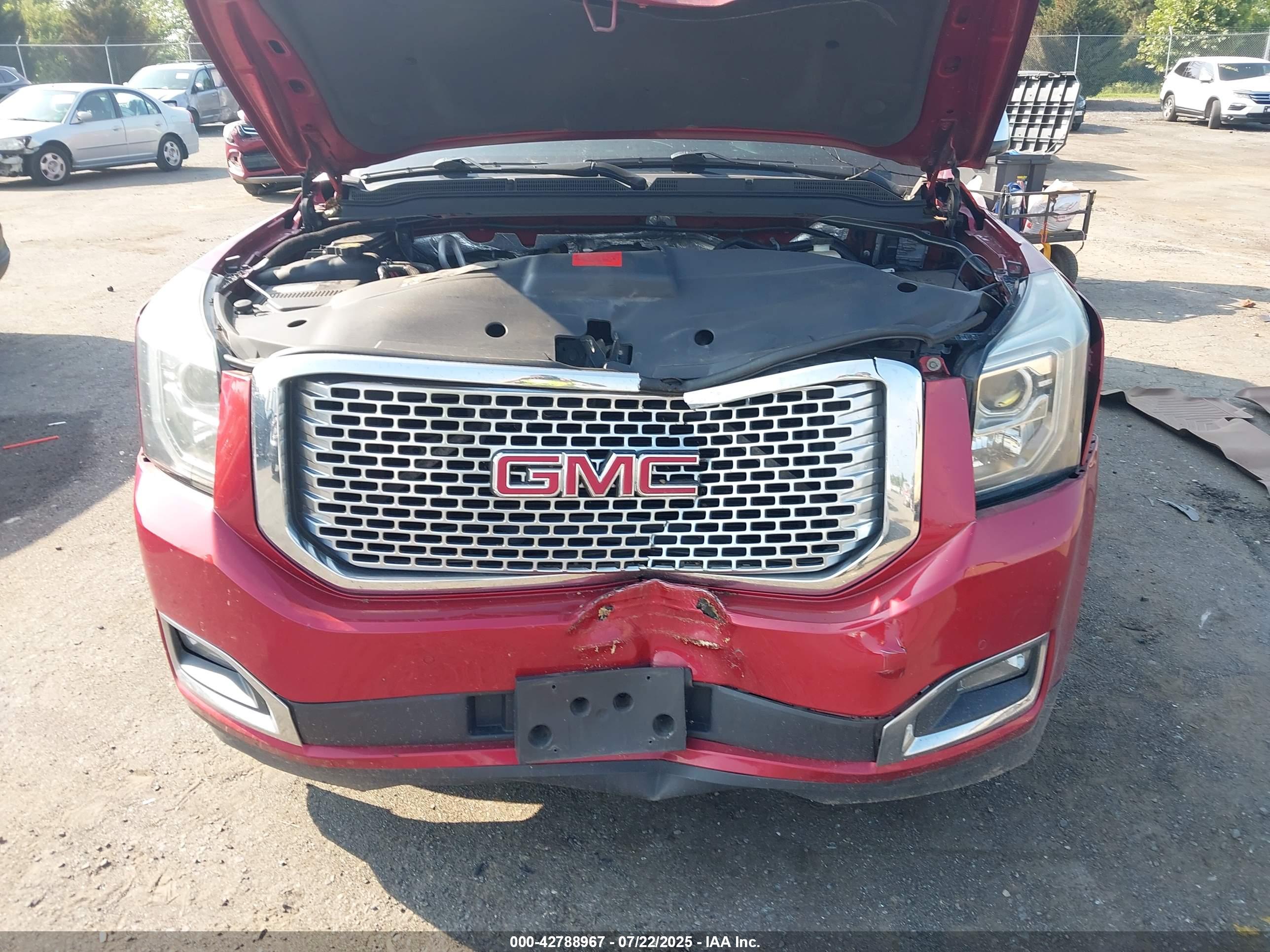 GMC YUKON image 6
