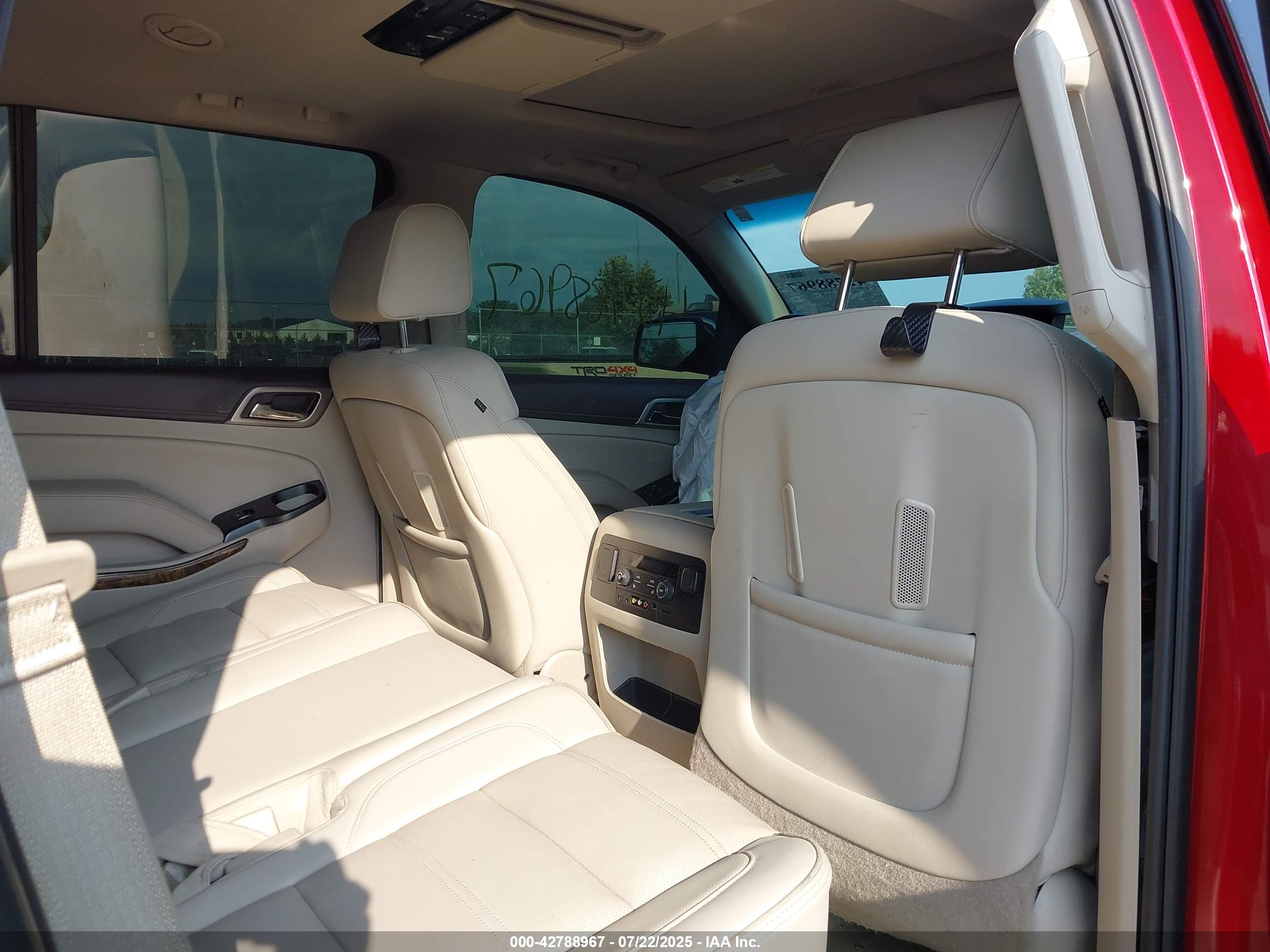 GMC YUKON image 8