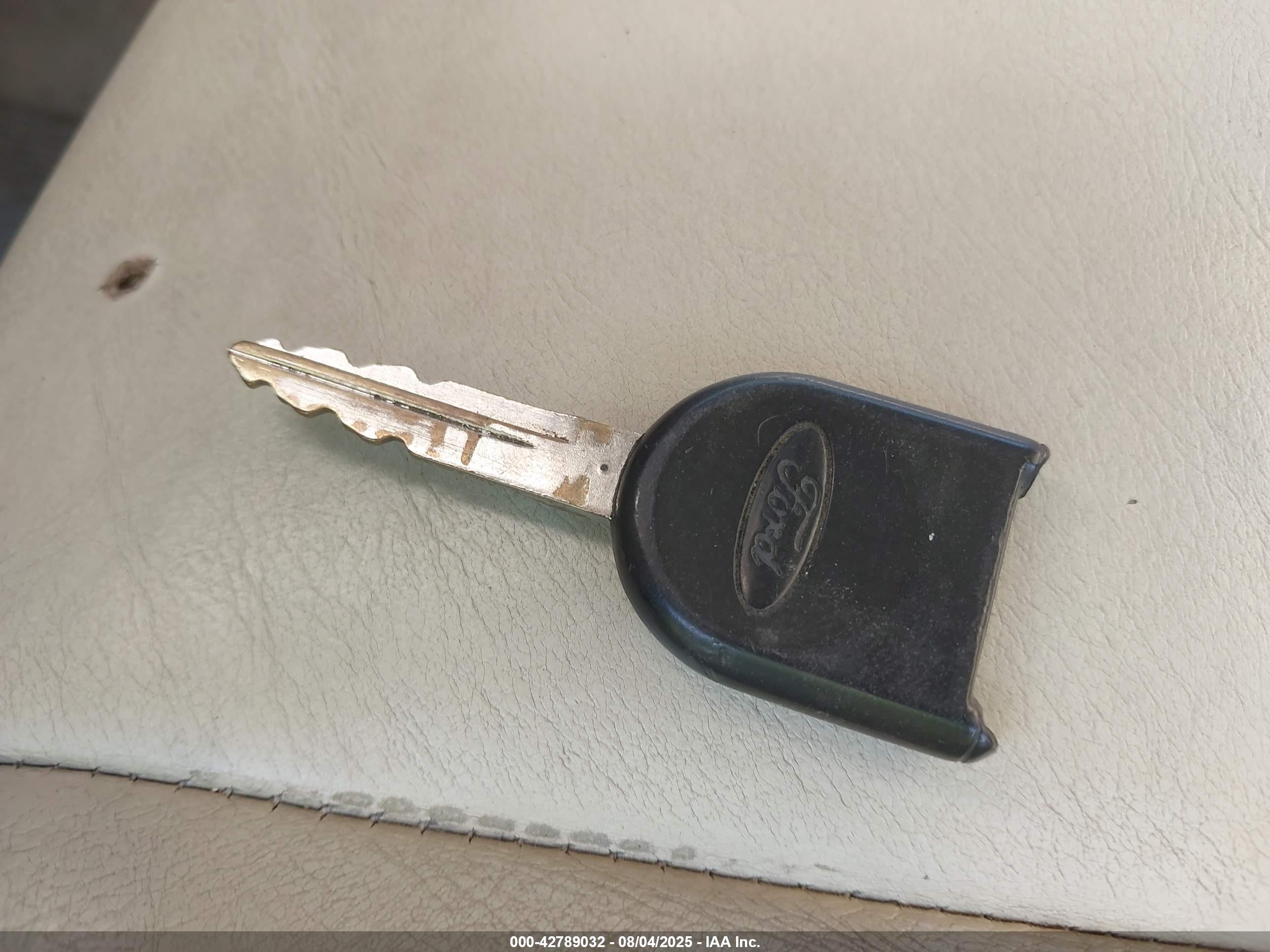 FORD EXPLORER image 11